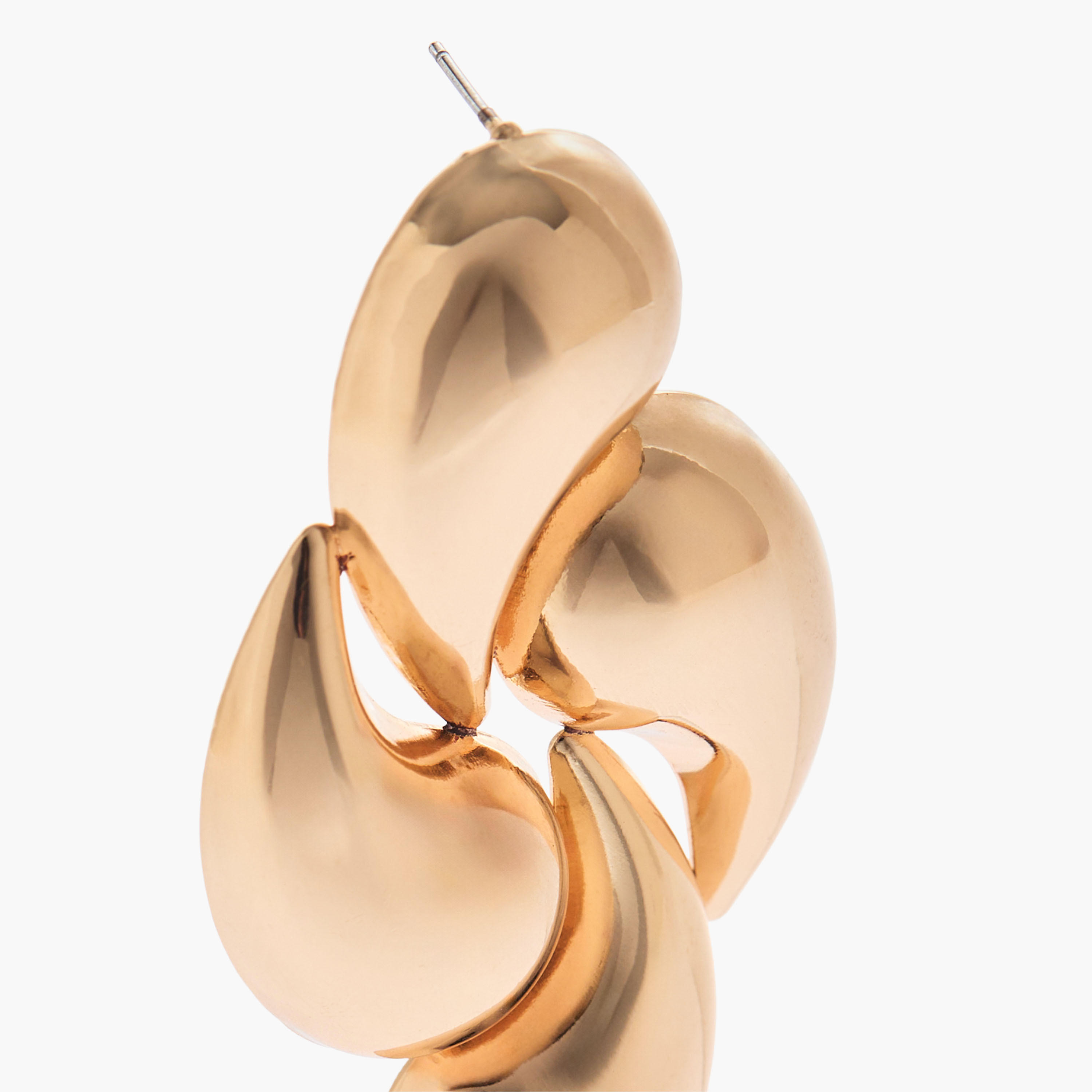 حلق ذهبي اللون بتصميم دمعة وبمكبس إغلاق-women-watchesandjewellery-jewellery-earrings-image-3