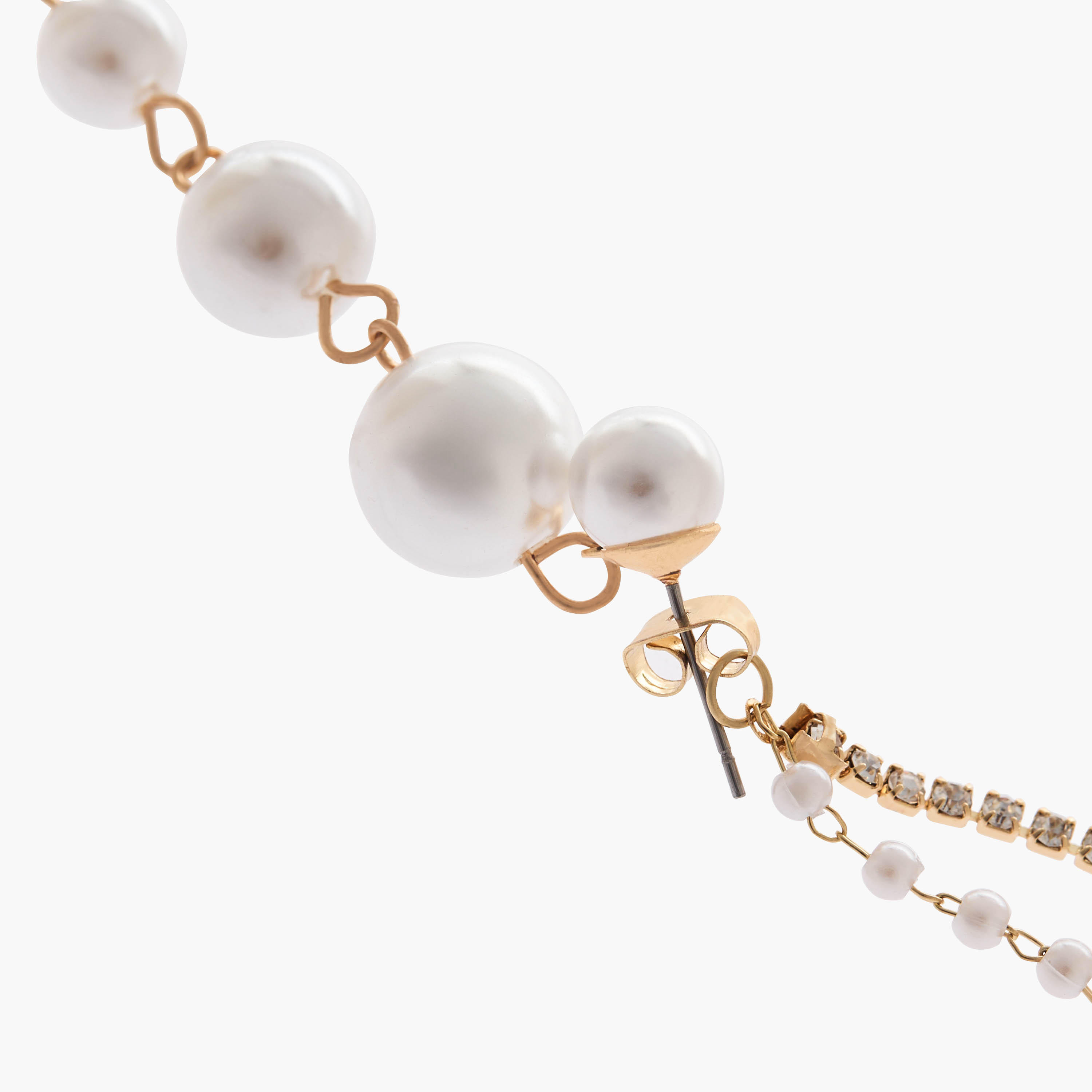 حلق ميتالك مزين باللؤلؤ مع مكبس إغلاق خلفي-women-watchesandjewellery-jewellery-earrings-image-5