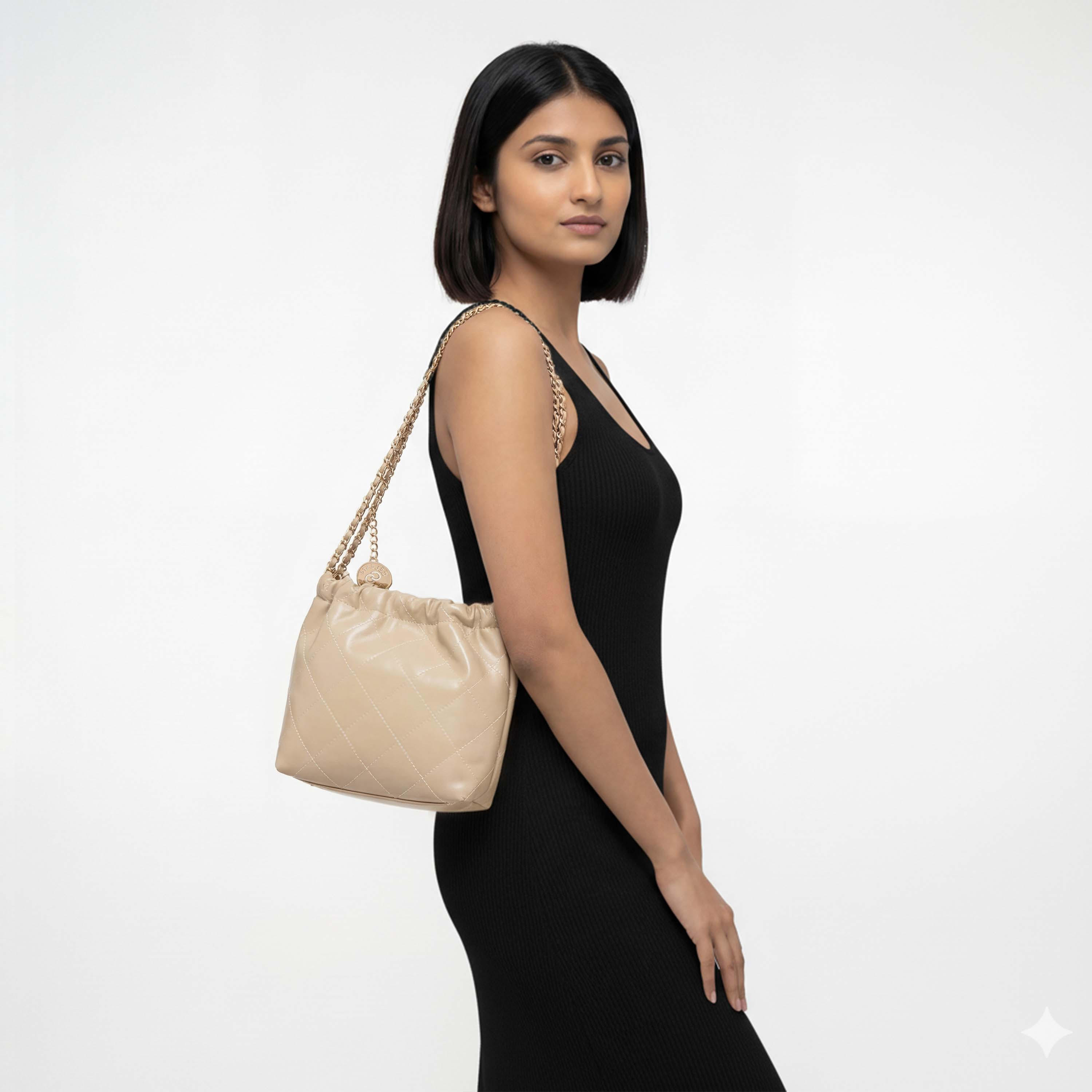 شنطة كتف مبطنة بحزام مزين بسلسلة من سيليست-women-bagsandwallets-handbags-image-2