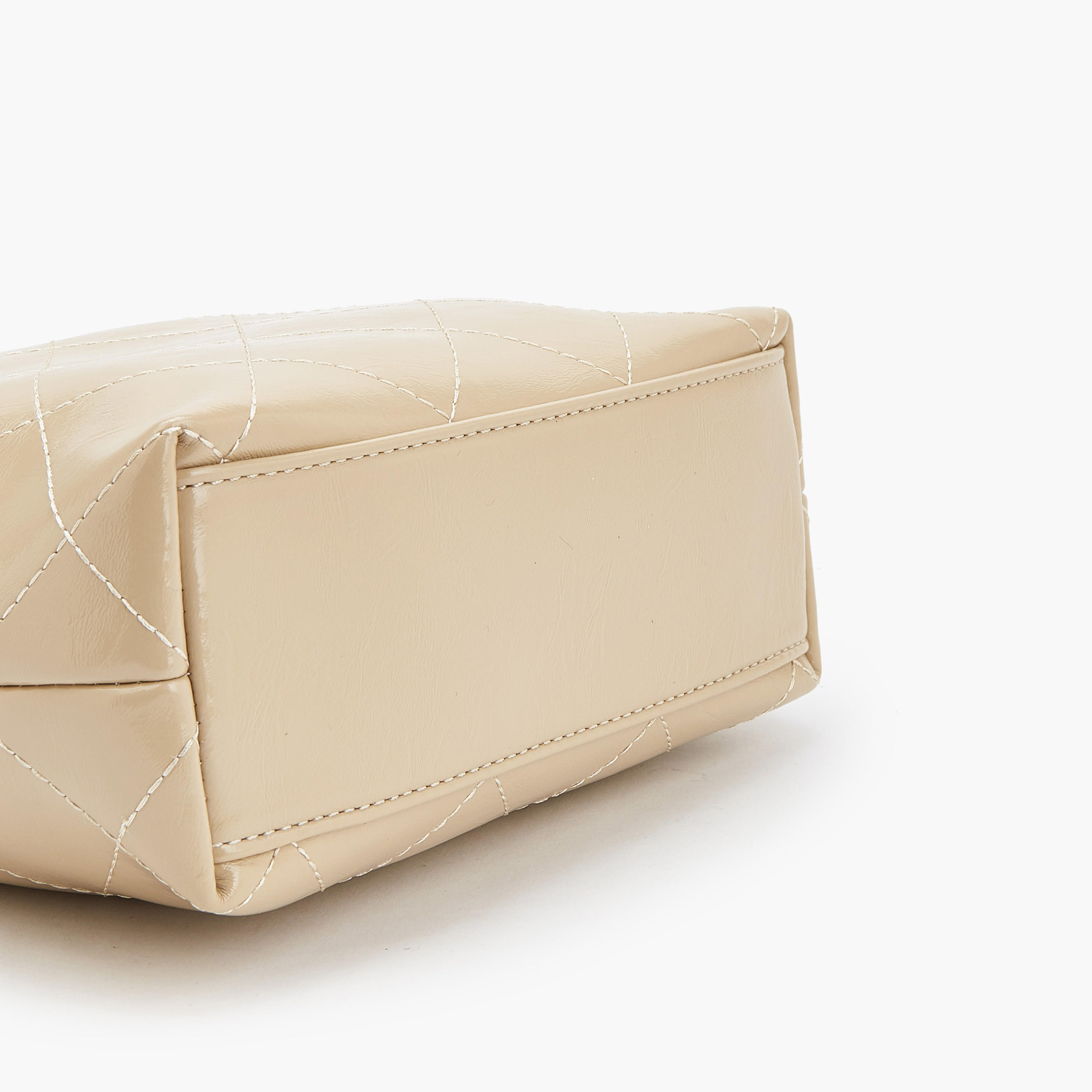 شنطة كتف مبطنة بحزام مزين بسلسلة من سيليست-women-bagsandwallets-handbags-image-6