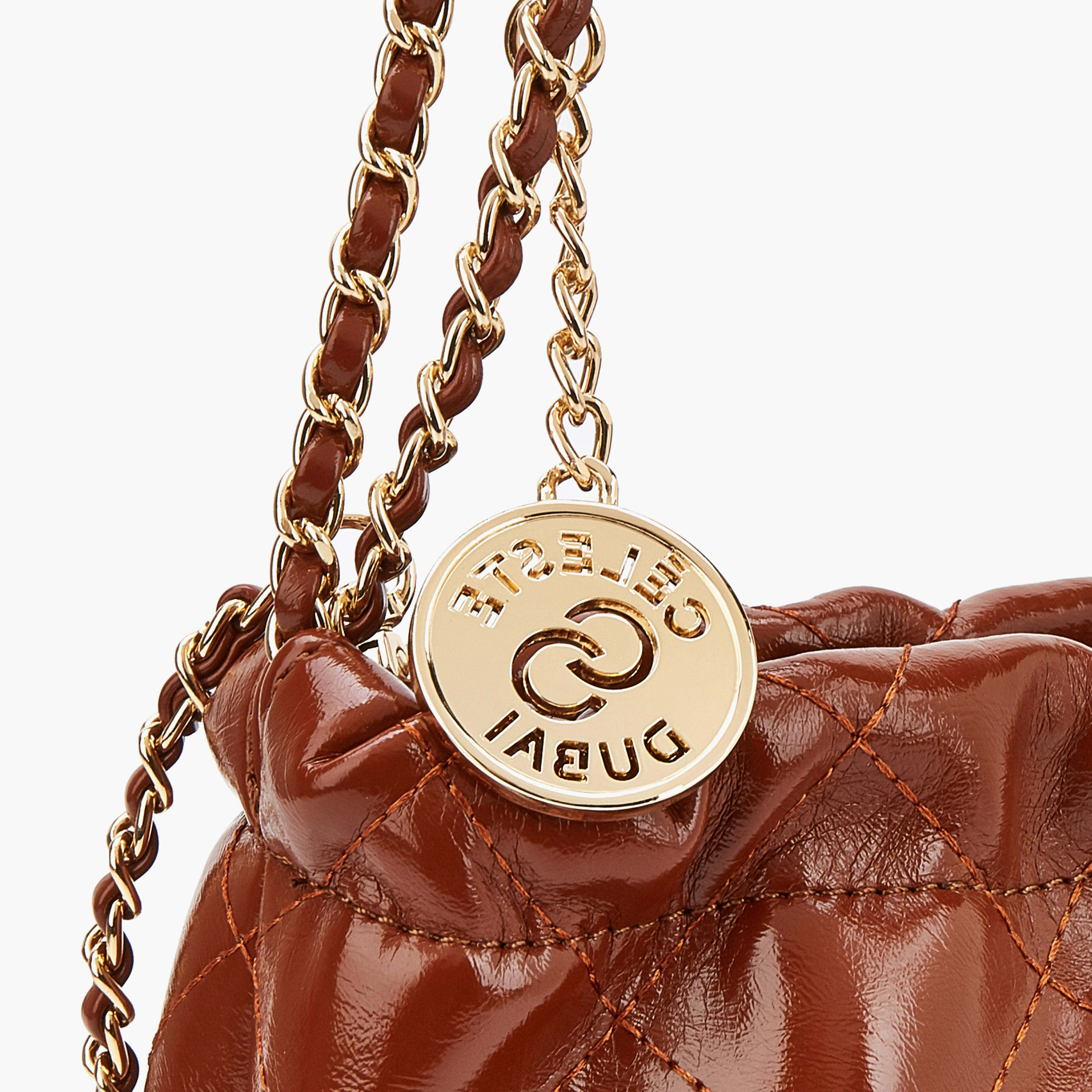 شنطة كتف مبطنة بحزام مزين بسلسلة من سيليست-women-bagsandwallets-handbags-image-4