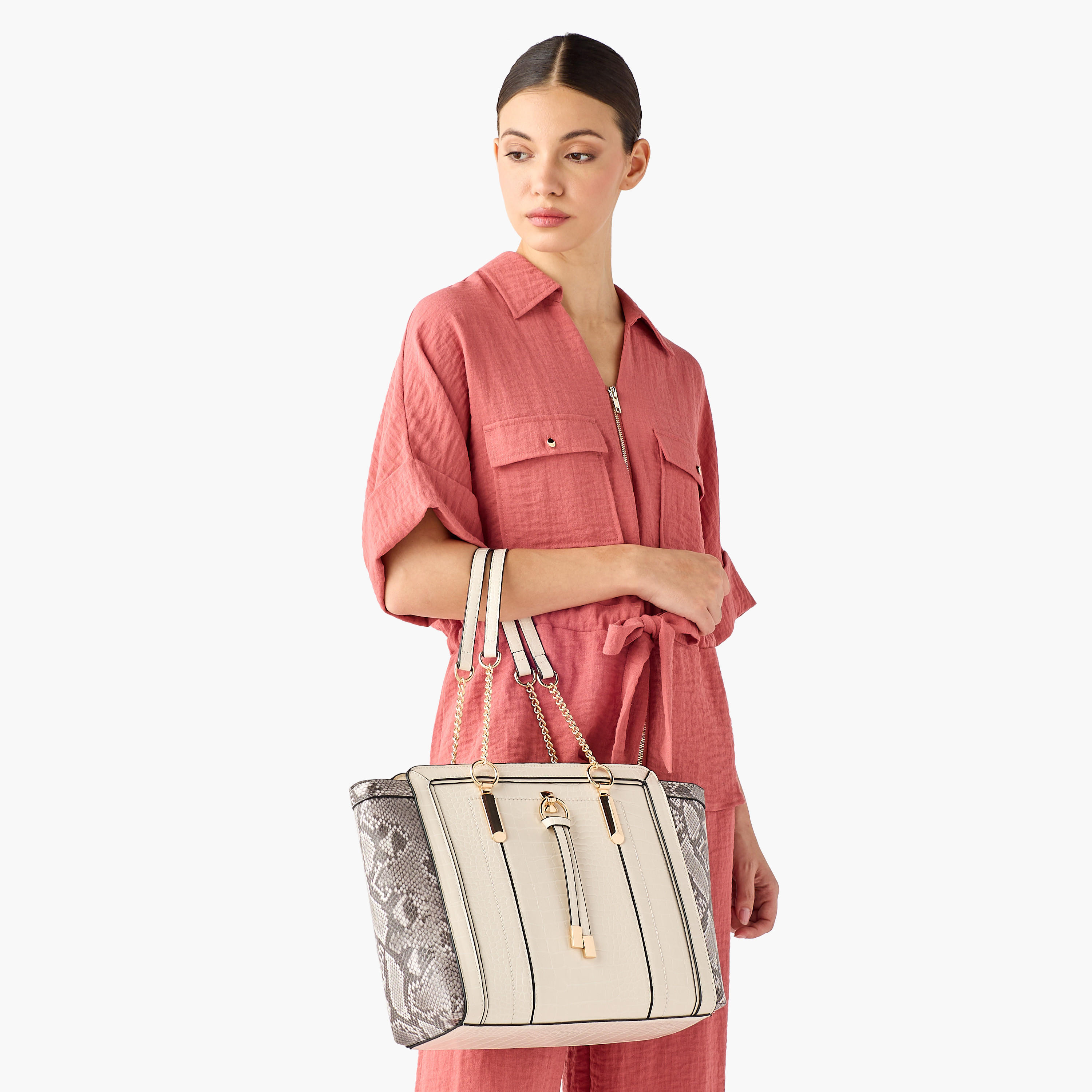 شنطة توتي بمقابض مزدوجة وطبعات حيوانات تيا من ساشا-women-bagsandwallets-handbags-image-2