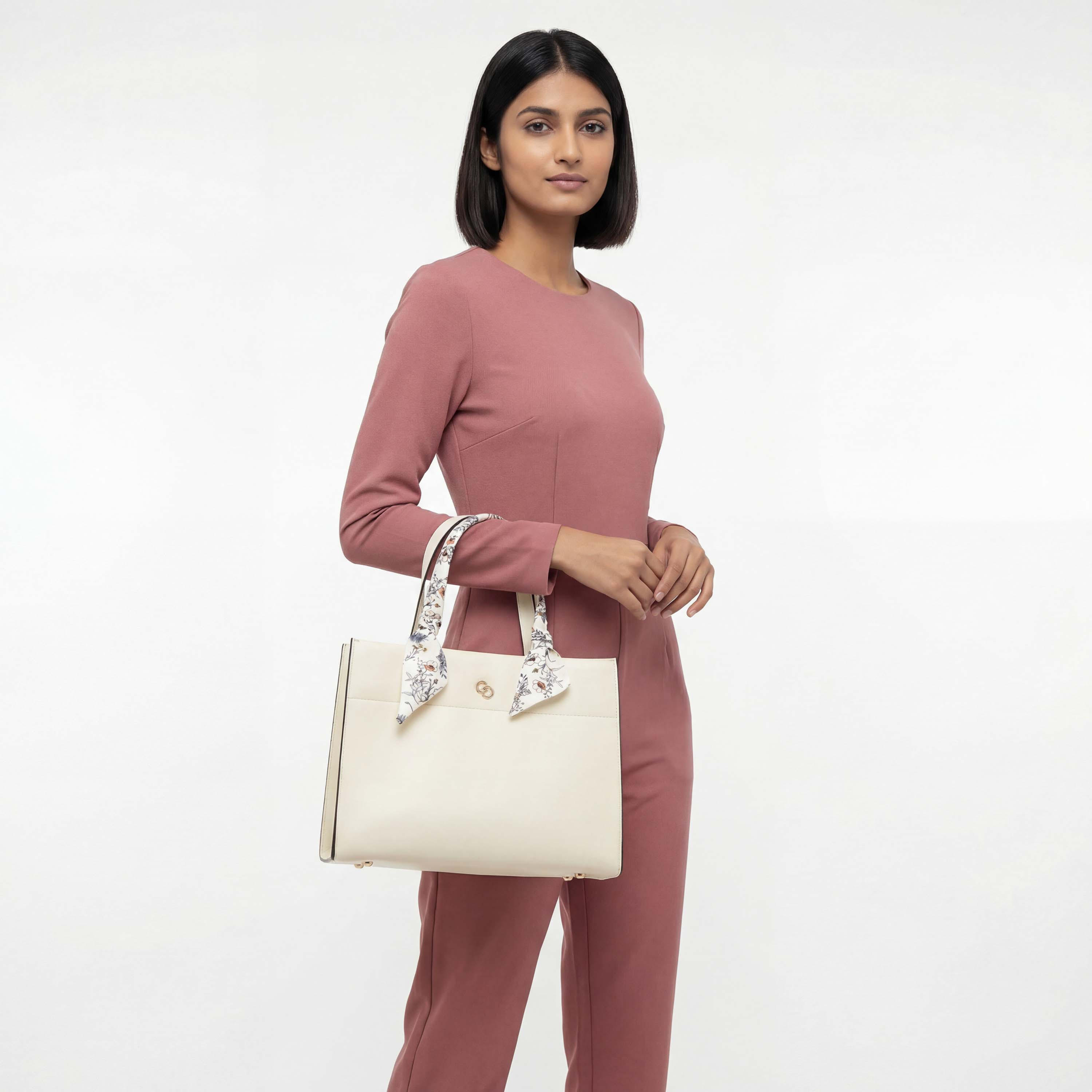 شنطة توتي بمقابض مزدوجة ووشاح من سيليست-women-bagsandwallets-handbags-image-2