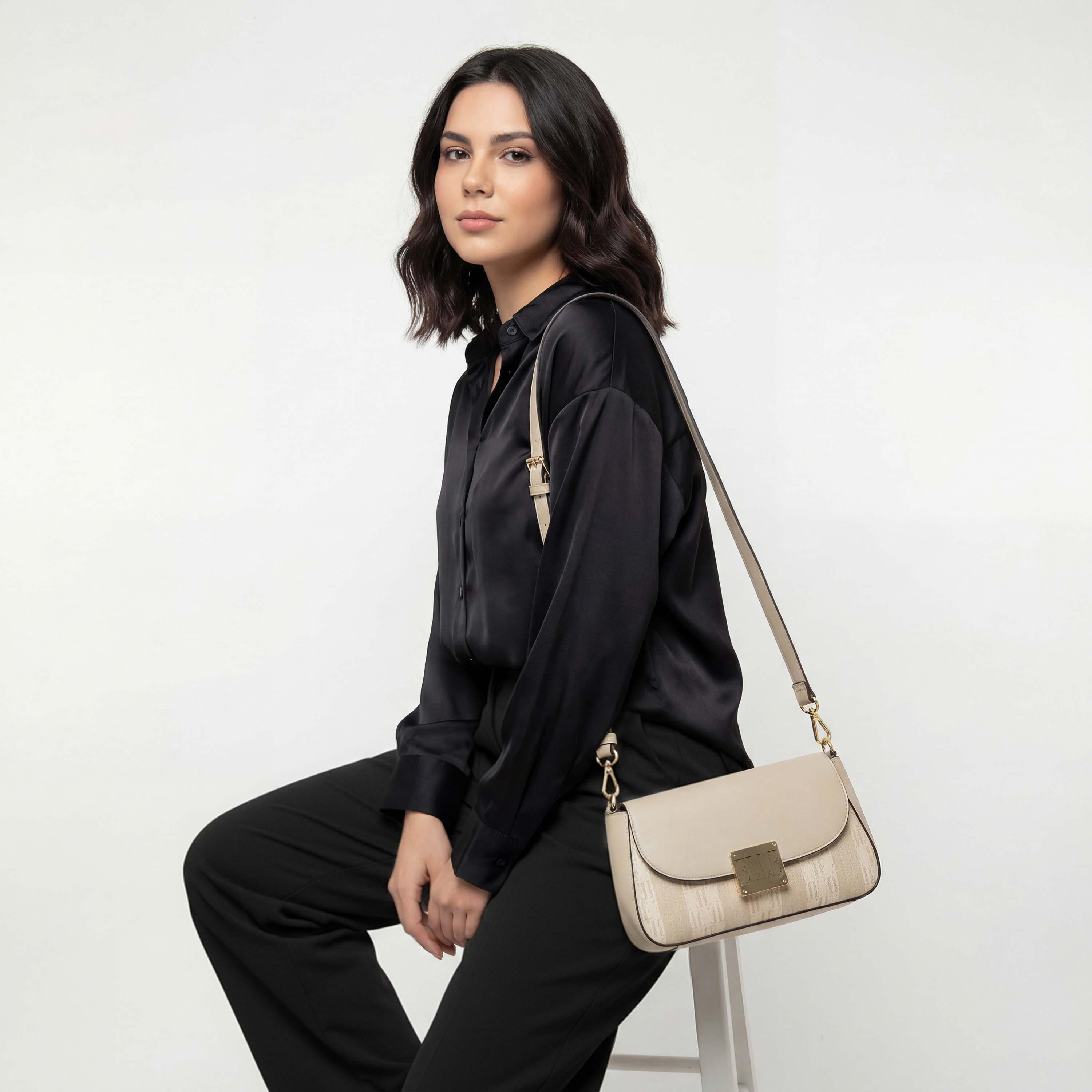 شنطة كتف بحزام قابل للفصل وطبعات مونوجرام من إيل-women-bagsandwallets-handbags-image-2