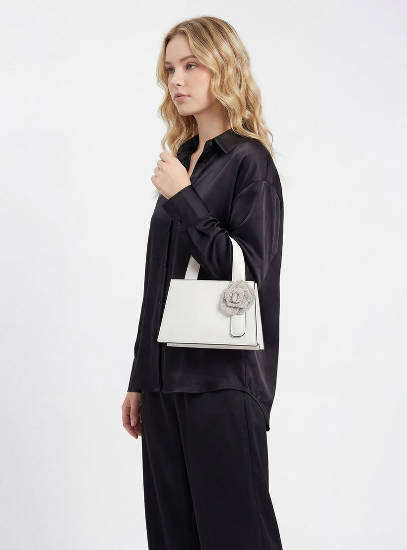 شنطة توتي بتزيينات زهرية وحزام سلسلة من لو كونفورت-women-bagsandwallets-handbags-image-2