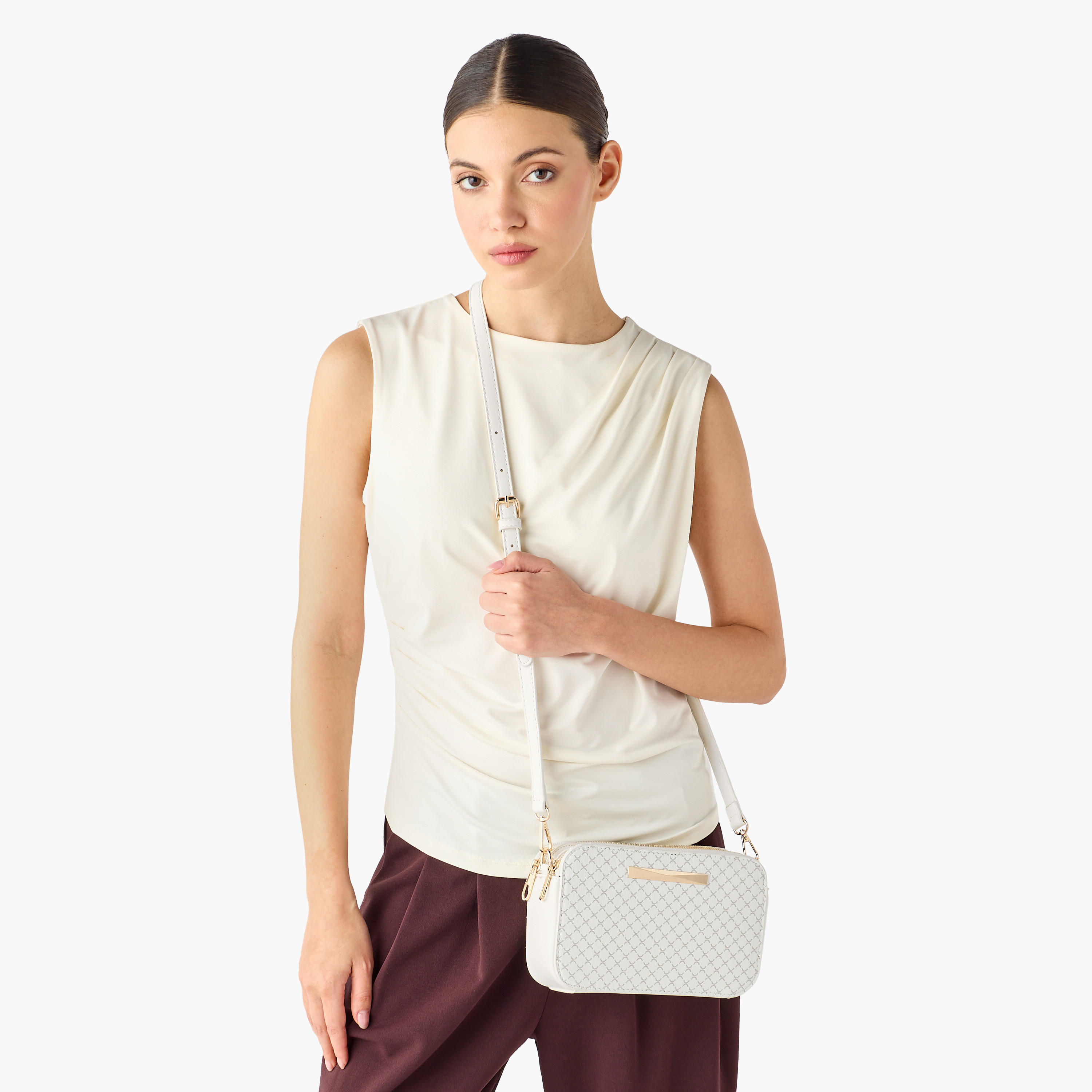 شنطة توت وشنطة كروس بودي ومحفظة بطبعات سام من ساشا-women-bagsandwallets-handbags-image-12