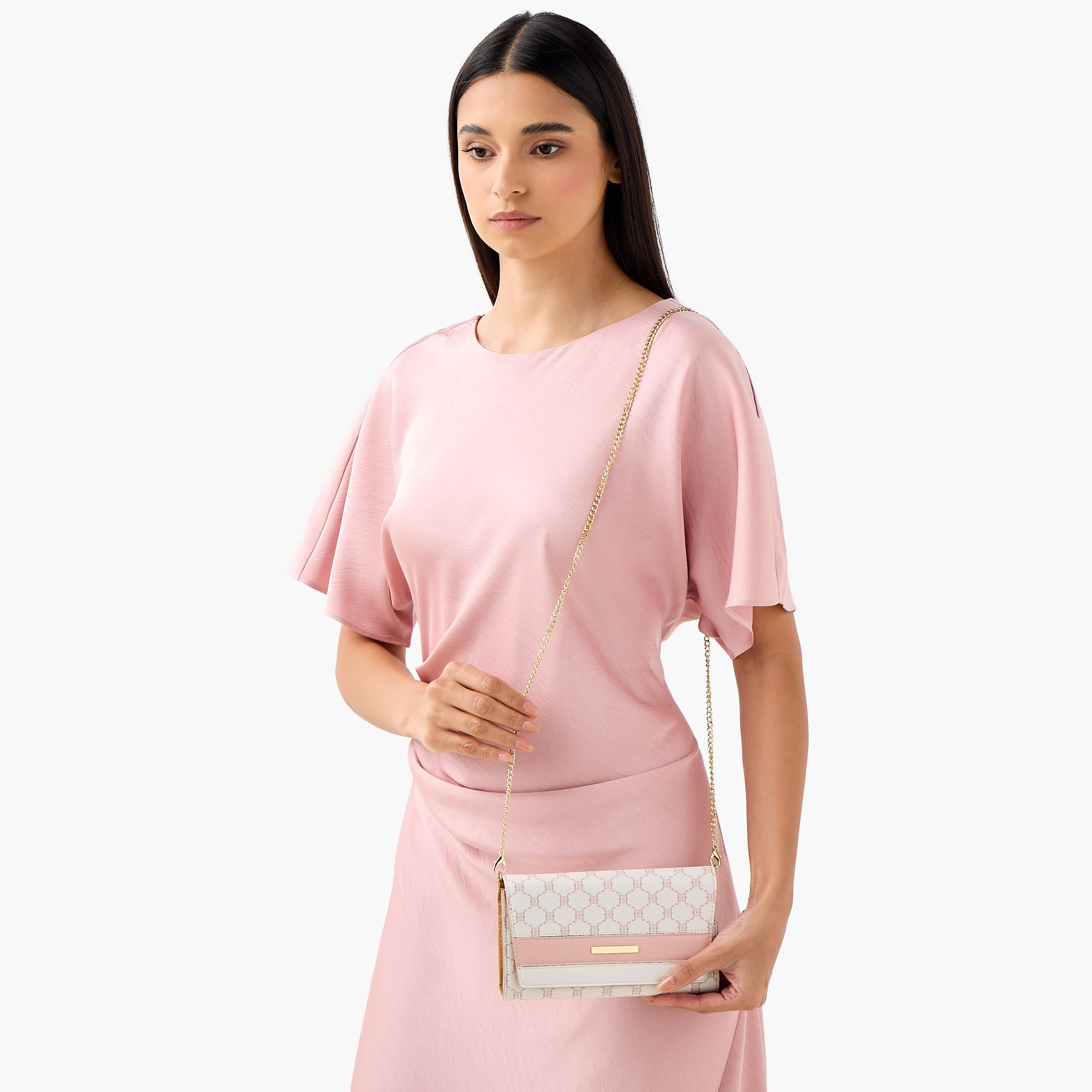 شنطة كروس بودي بحزام سلسلة وطبعات مونوجرام كودس من ساشا-women-bagsandwallets-handbags-image-2