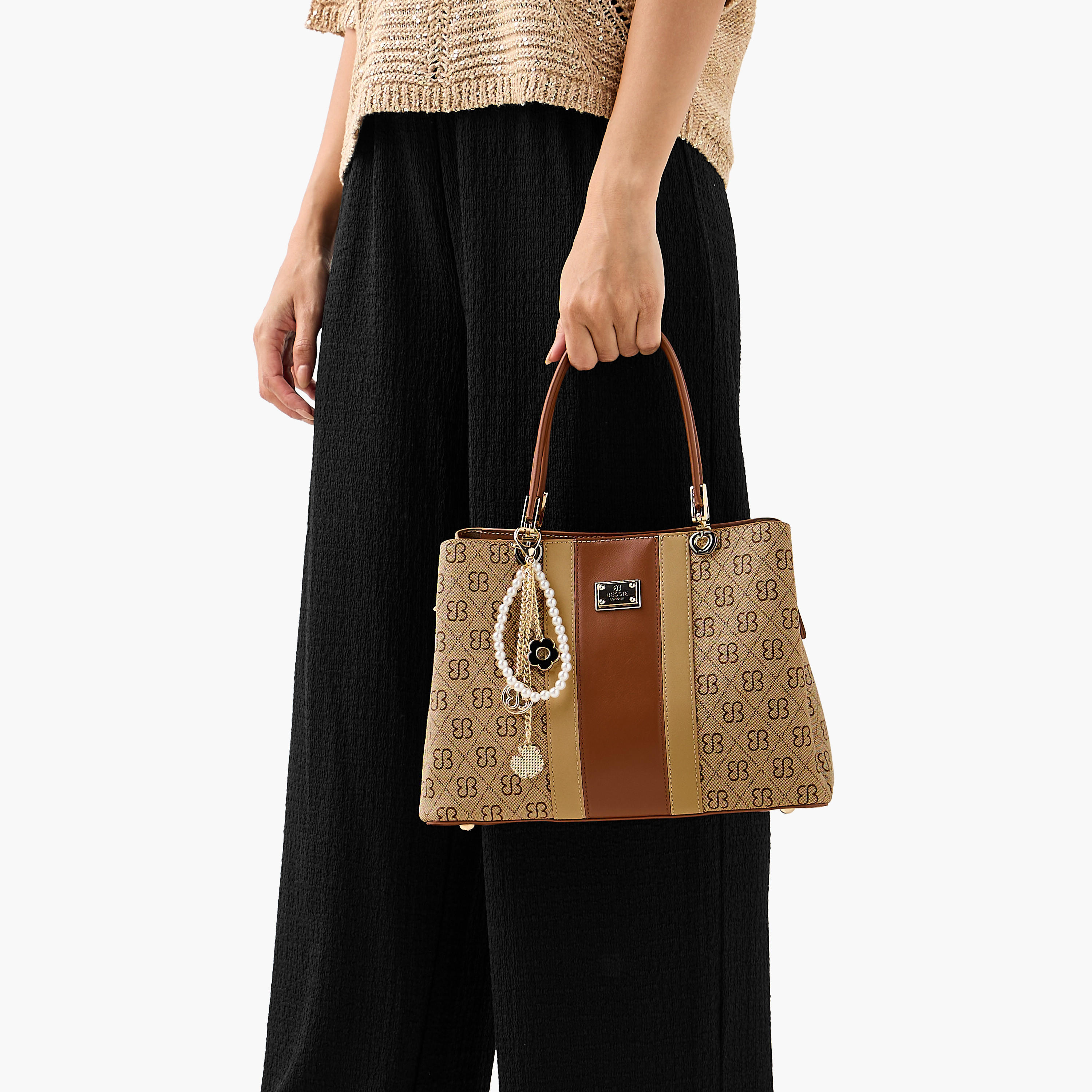 شنطة توتي بطبعات مونوجرام ودلاية من بيسي لندن-women-bagsandwallets-handbags-image-8