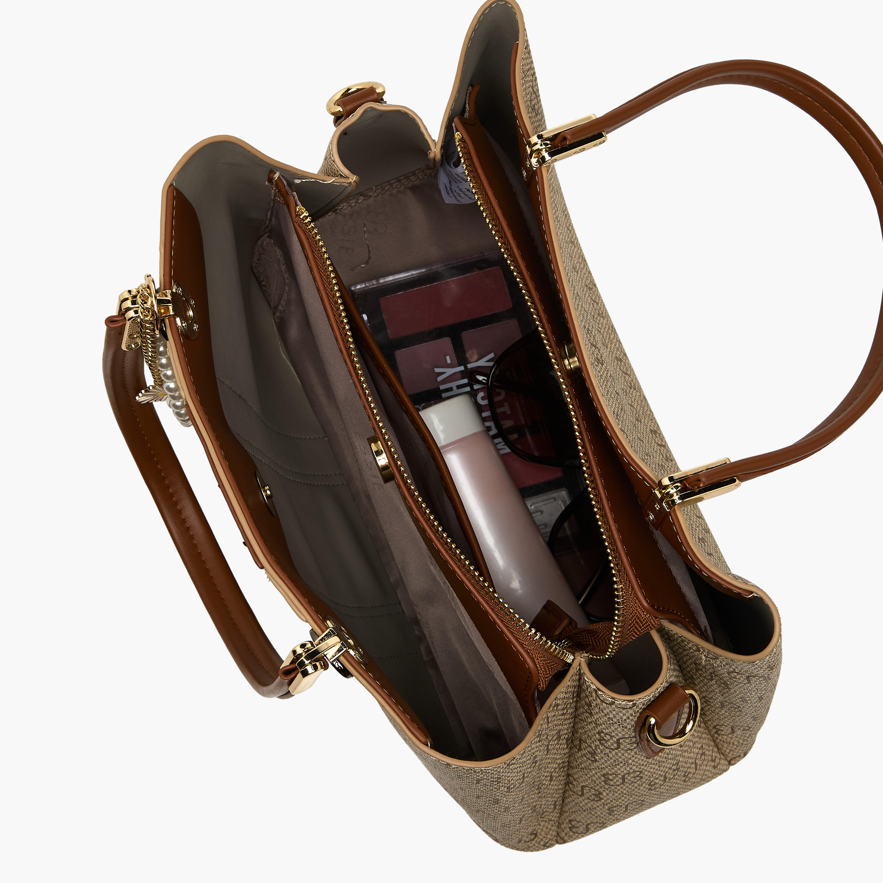 شنطة توتي بطبعات مونوجرام ودلاية من بيسي لندن-women-bagsandwallets-handbags-image-9