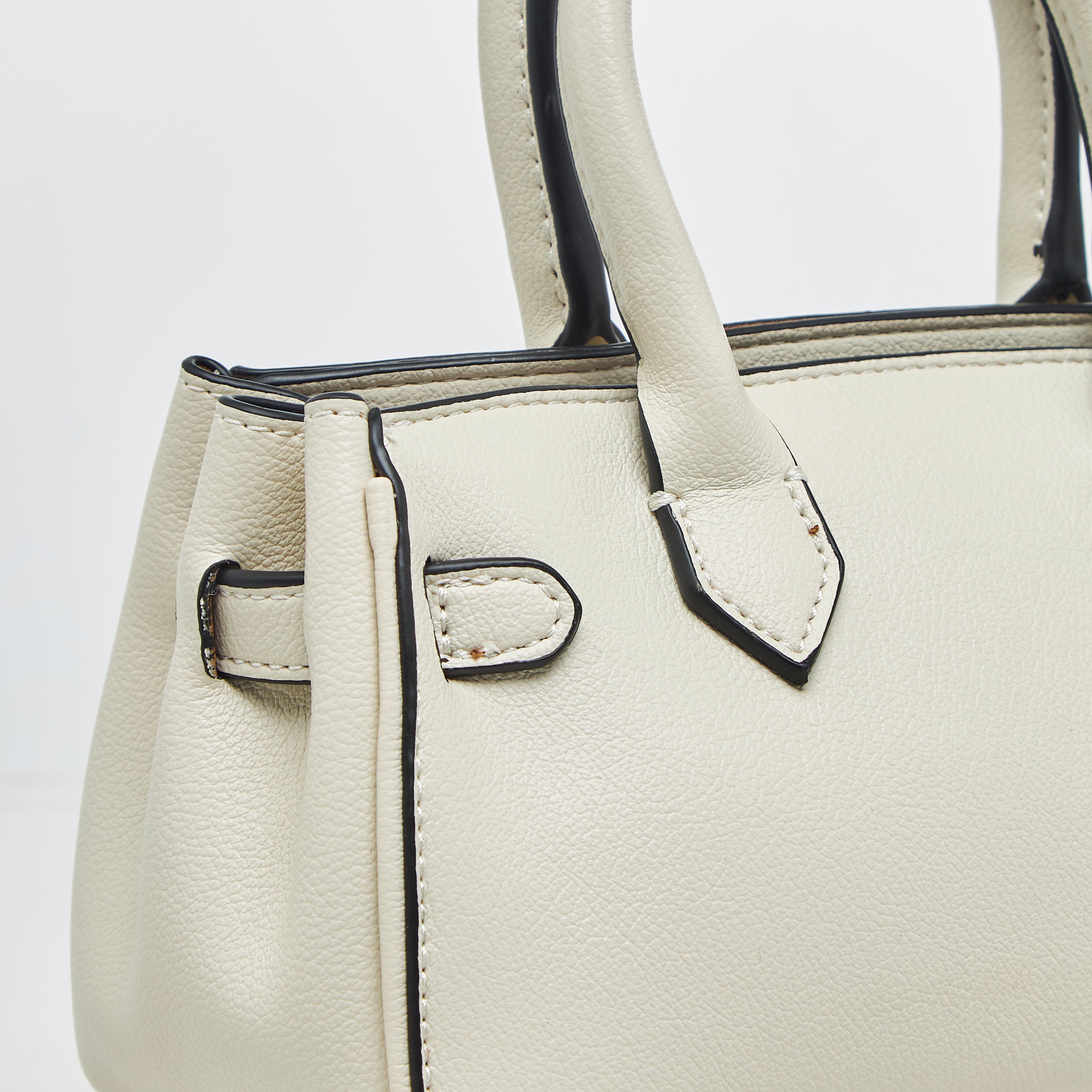 شنطة توتي بارزة الملمس بحزام سلسلة قابل للفصل من بيسي لندن-women-bagsandwallets-handbags-image-6