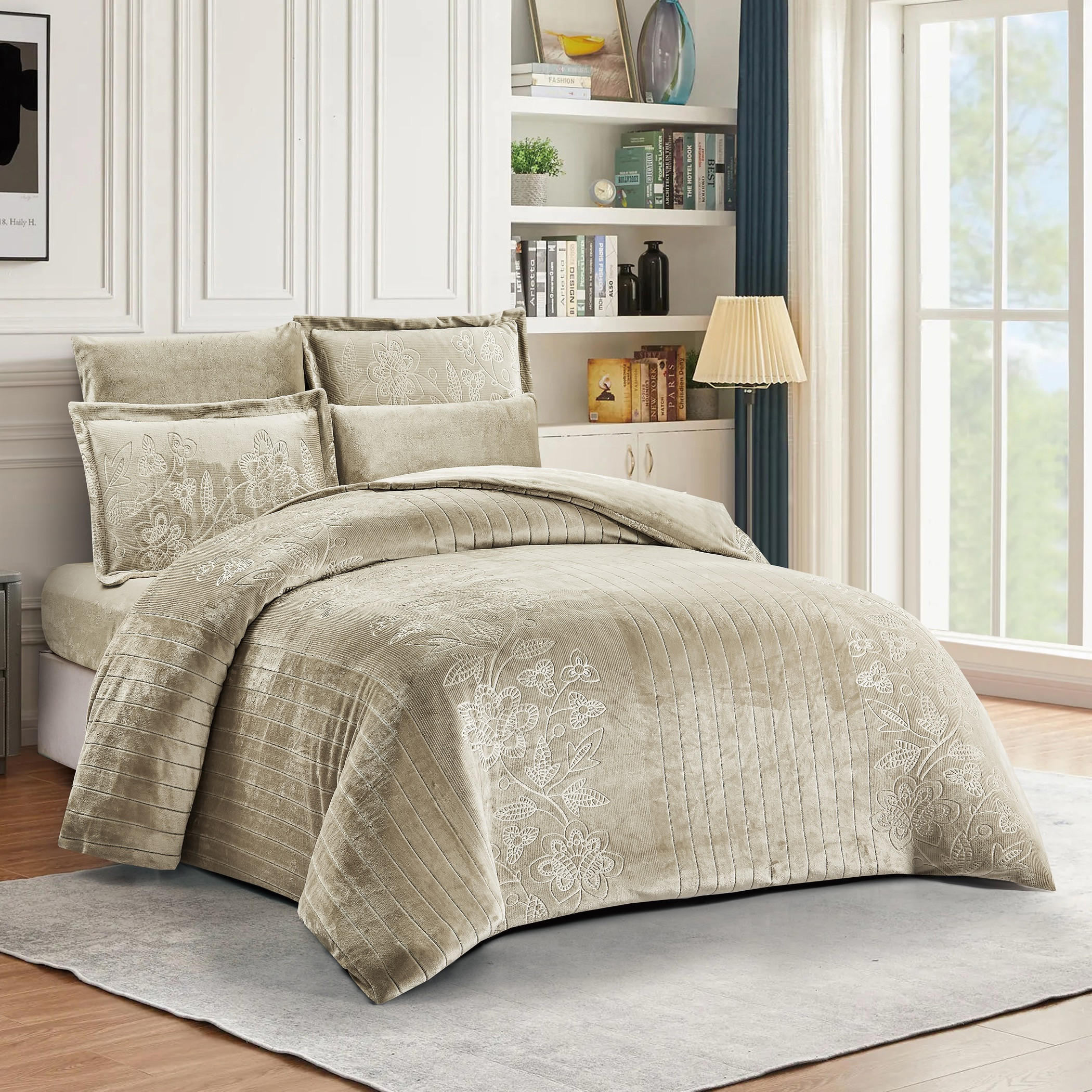 طقم لحاف مخملي منقوش بيج مزهر-household-bedding-comfortersandbedspreads-comforters-image-6