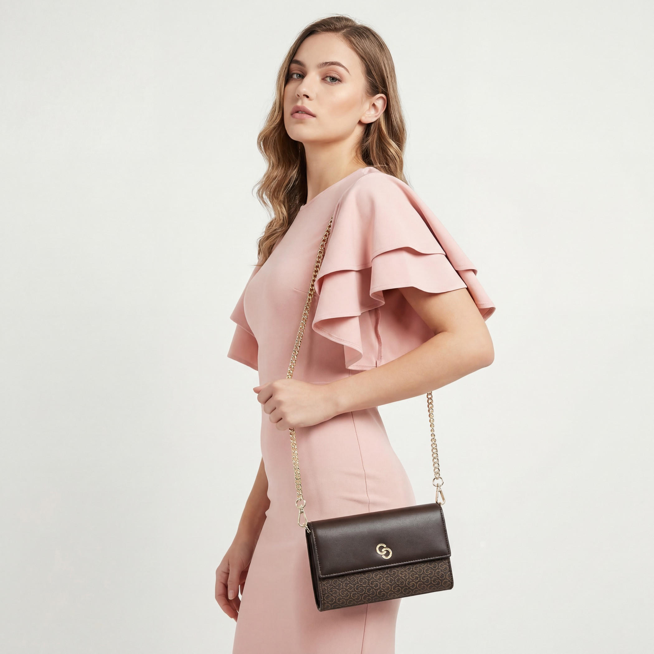 شنطة كلاتش بطبعات مونوجرام مع حزام سلسلة من سيليست-women-bagsandwallets-handbags-image-2