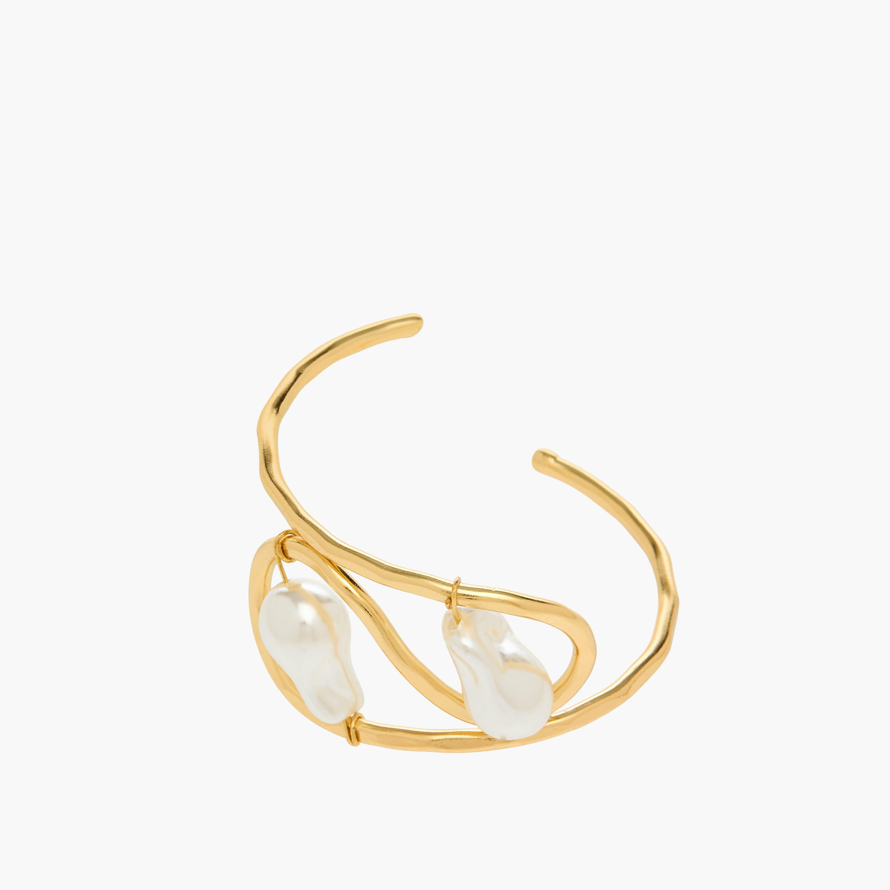 سوار مزيّن باللؤلؤ مطلي بالذهب-women-watchesandjewellery-jewellery-banglesandbracelets-image-1