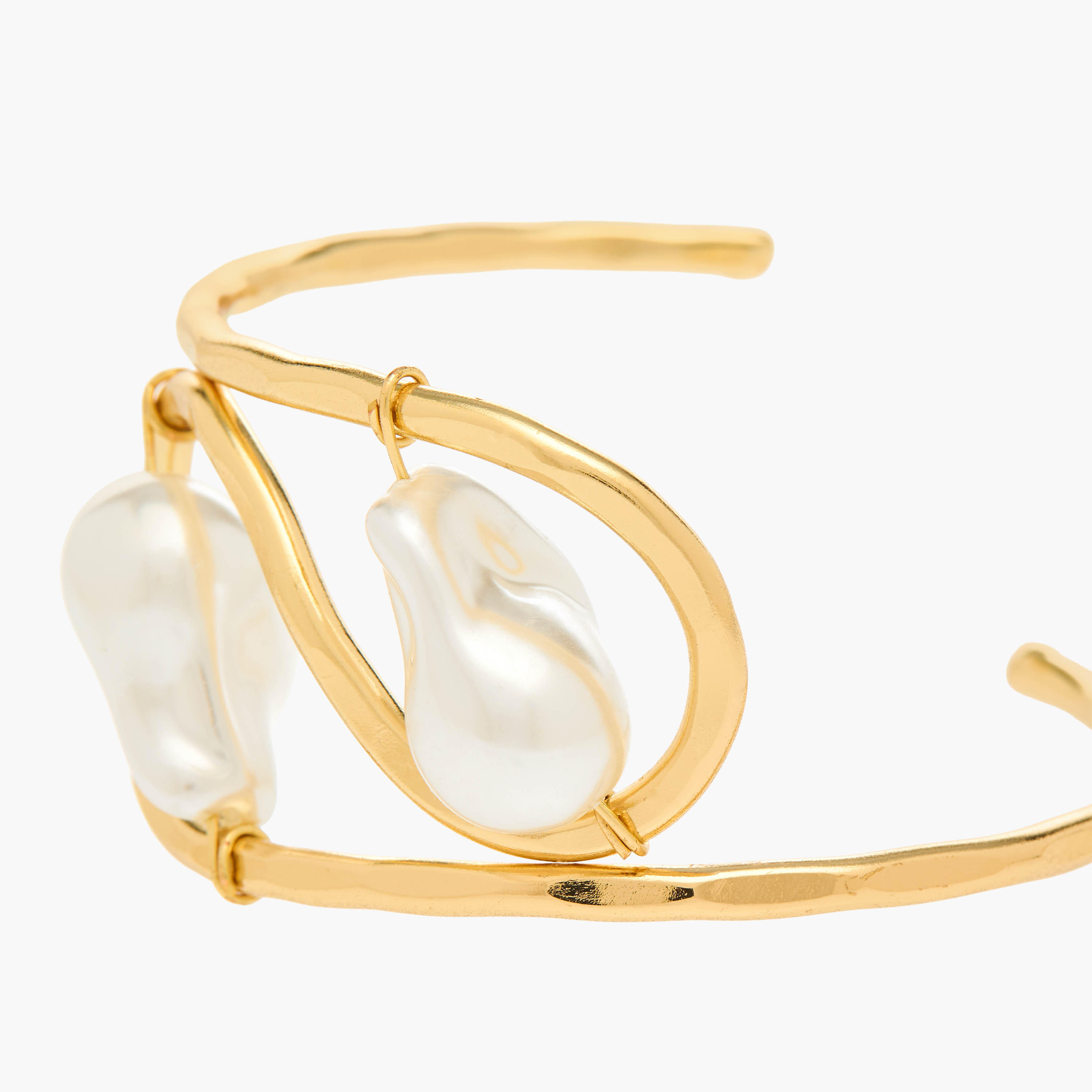 سوار مزيّن باللؤلؤ مطلي بالذهب-women-watchesandjewellery-jewellery-banglesandbracelets-image-3