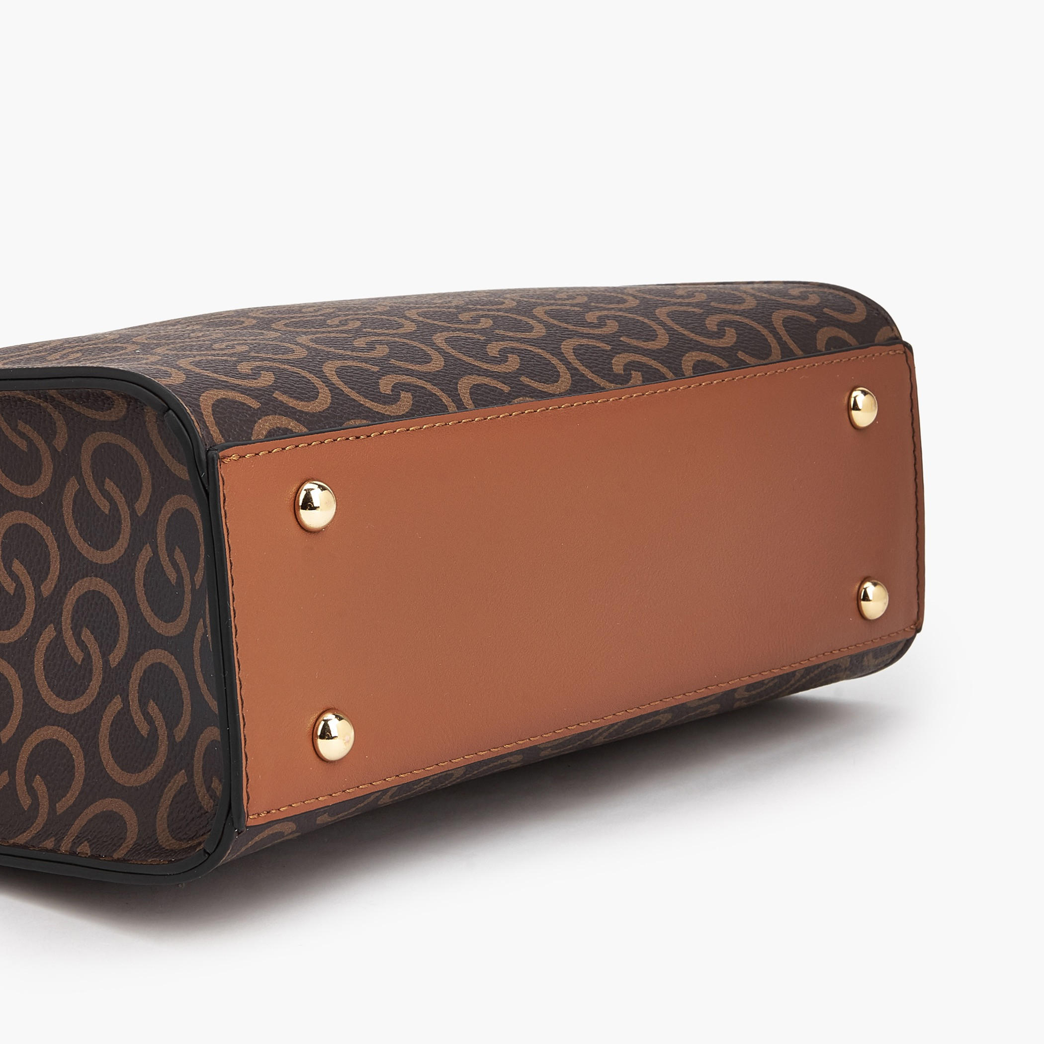 شنطة توتي بمقابض وطبعات مونوجرام من سيليست-women-bagsandwallets-handbags-image-2
