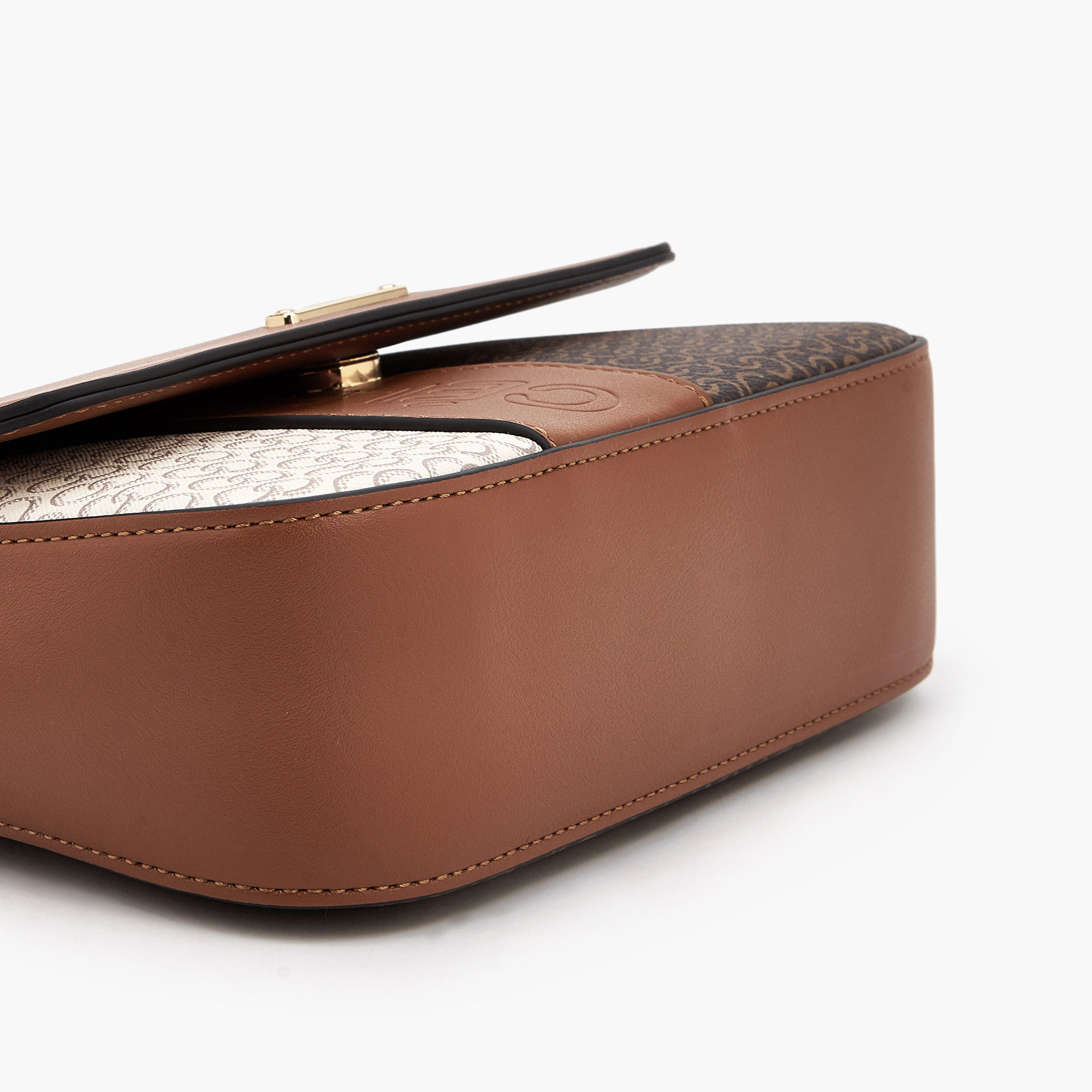 شنطة كروس بودي بمقبض وطبعات مونوجرام من سيليست-women-bagsandwallets-handbags-image-7