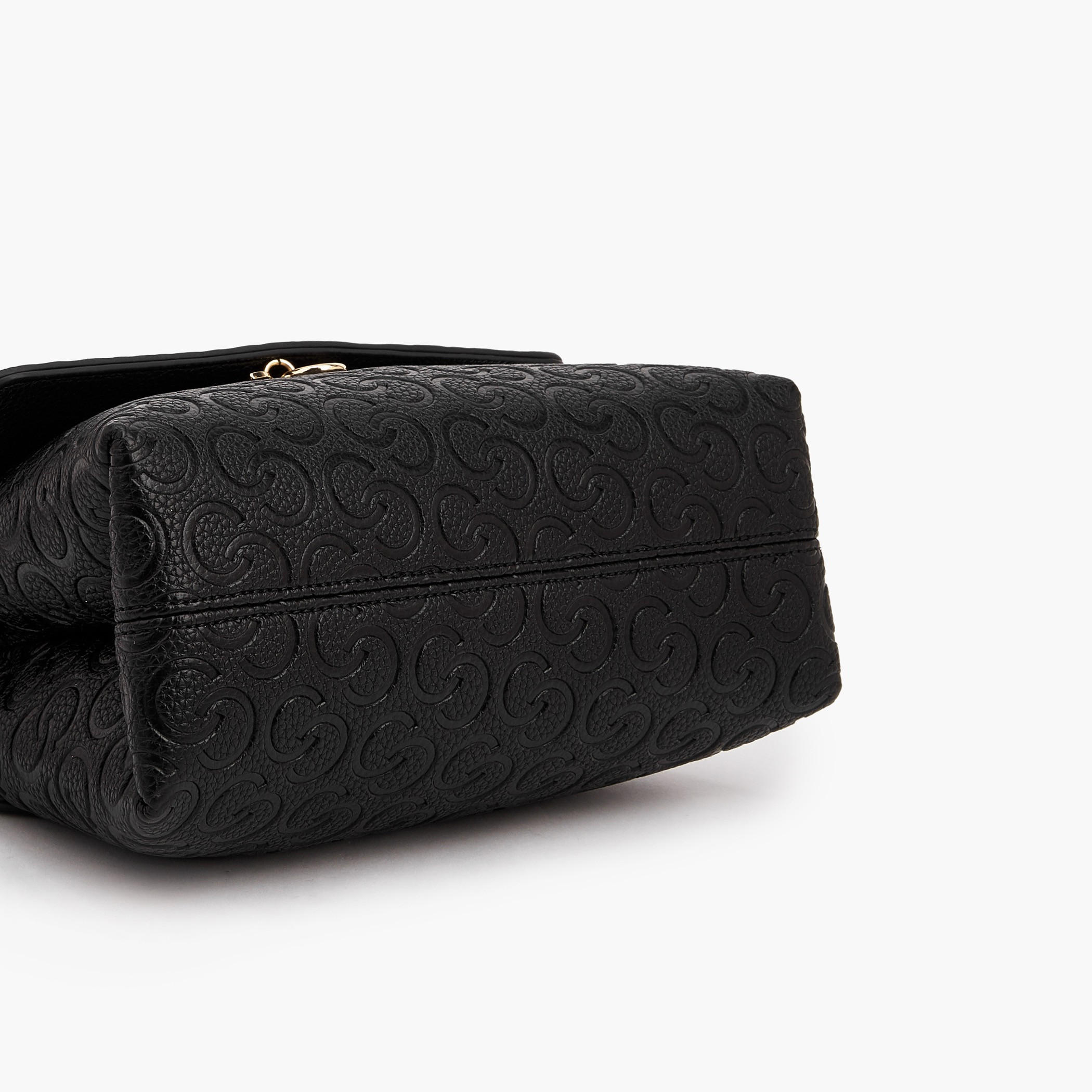 شنطة كروسبودي بحزام سلسلة ونقوش مونوجرام من سيليست-women-bagsandwallets-handbags-image-7