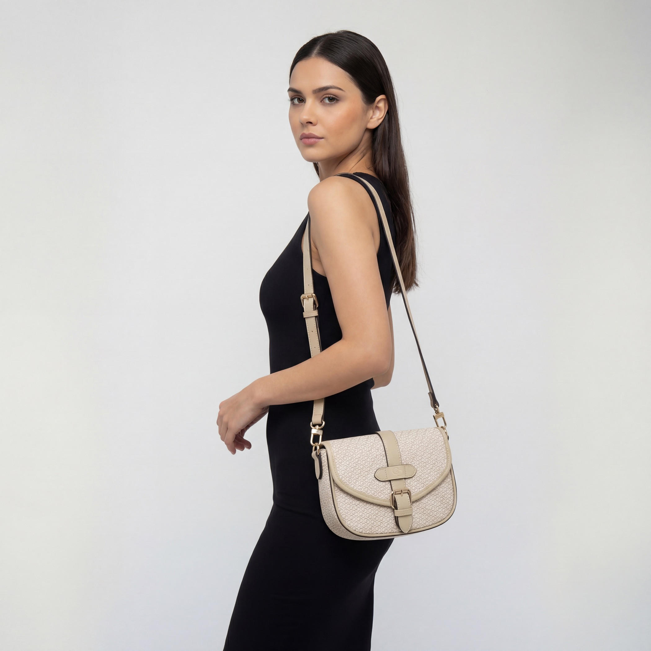 شنطة كروس بودي بزر إغلاق وطبعات مونوجرام من سيليست-women-bagsandwallets-handbags-image-2