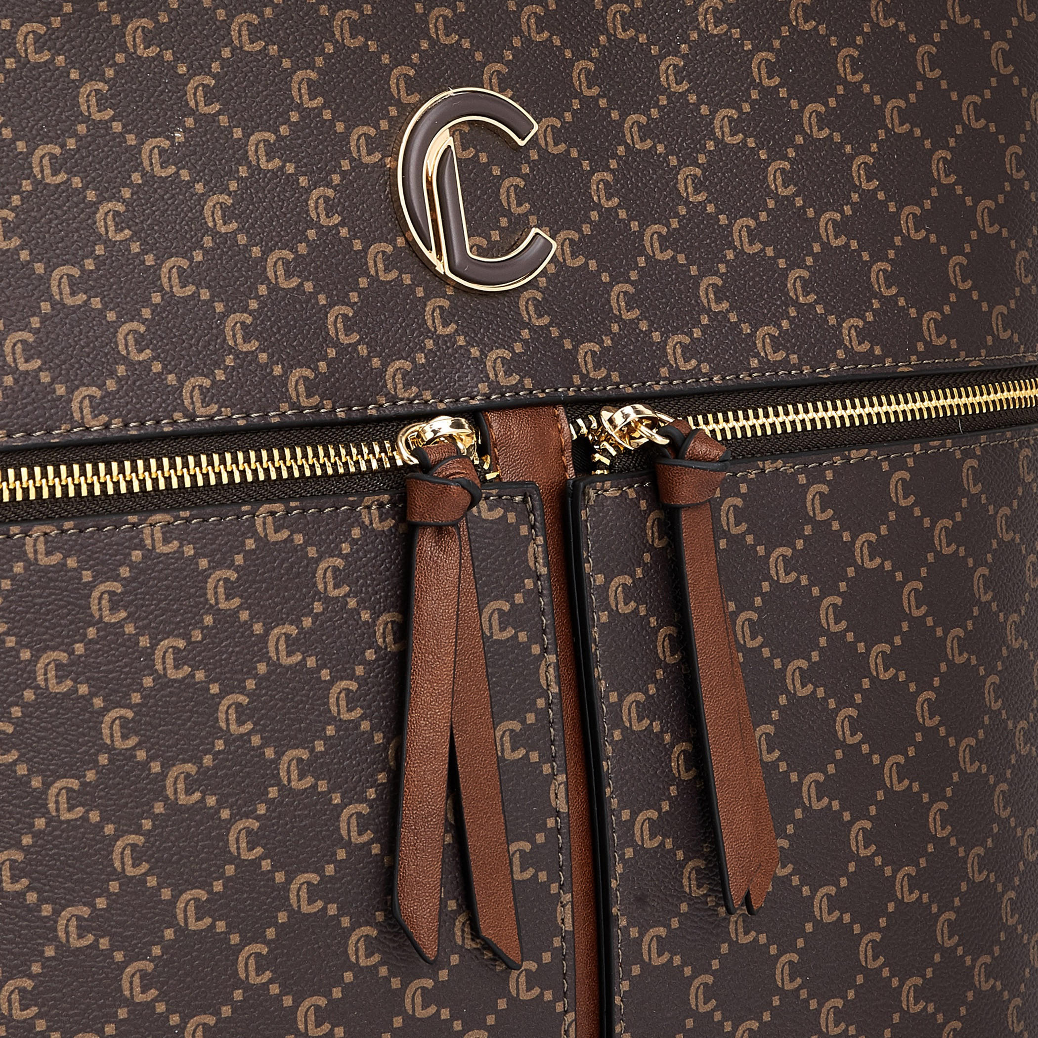 شنطة توتي بمقابض مزدوجة وطبعات مونوجرام من لو كونفورت-women-bagsandwallets-handbags-image-3