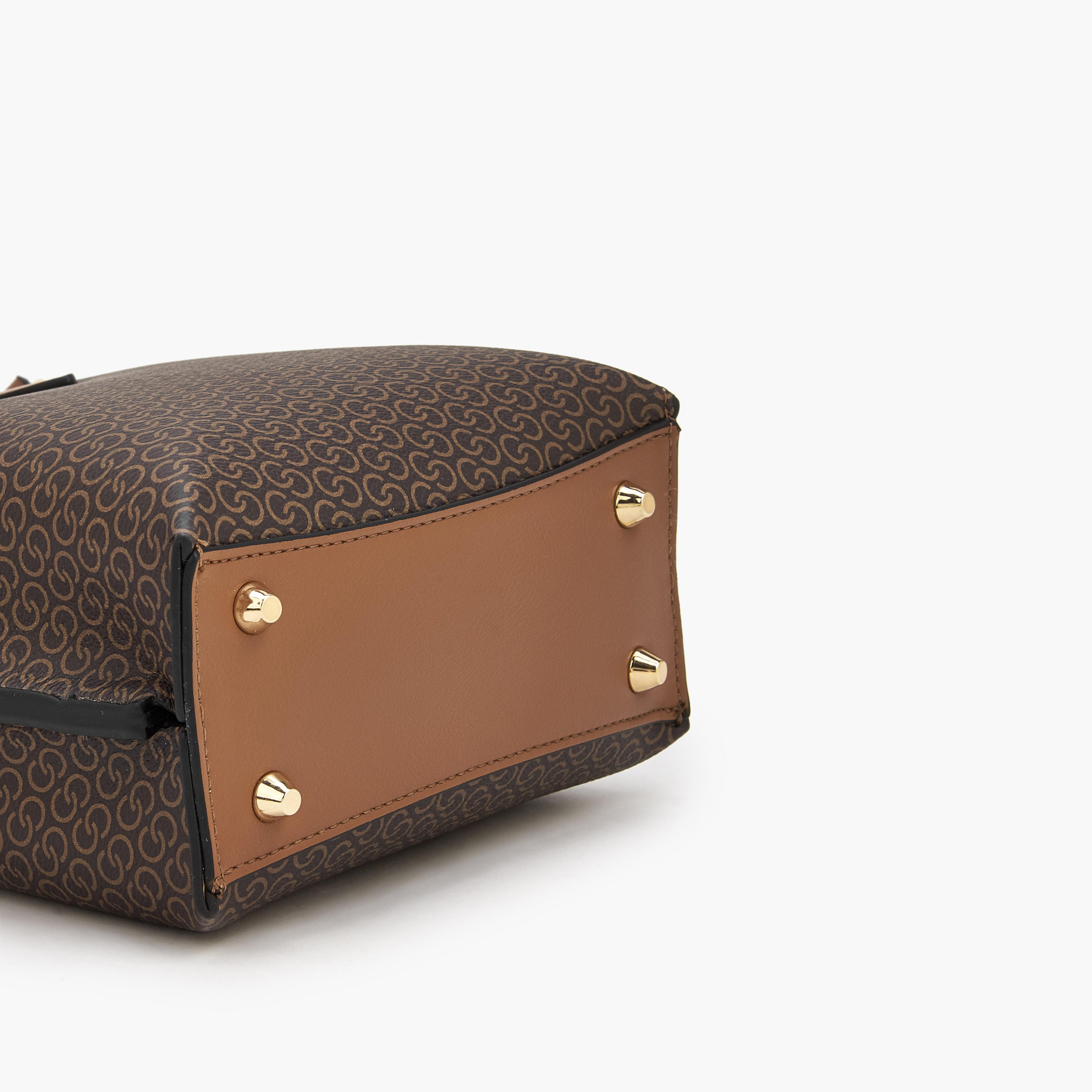 شنطة توتي بمقابض مزدوجة وطبعات مونوجرام من سيليست-women-bagsandwallets-handbags-image-7