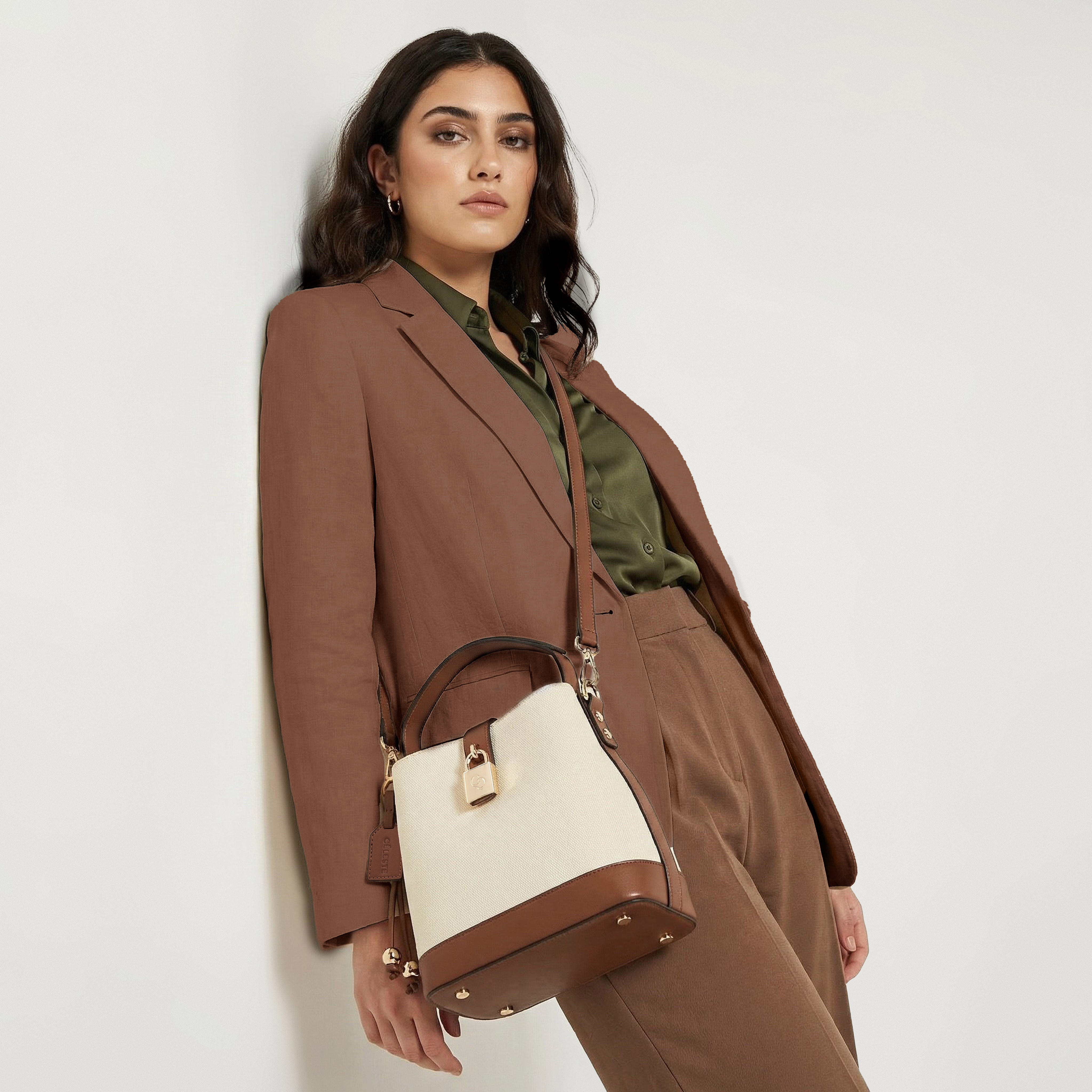 شنطة توتي بارزة الملمس بتفاصيل قفل من سيليست-women-bagsandwallets-handbags-image-2