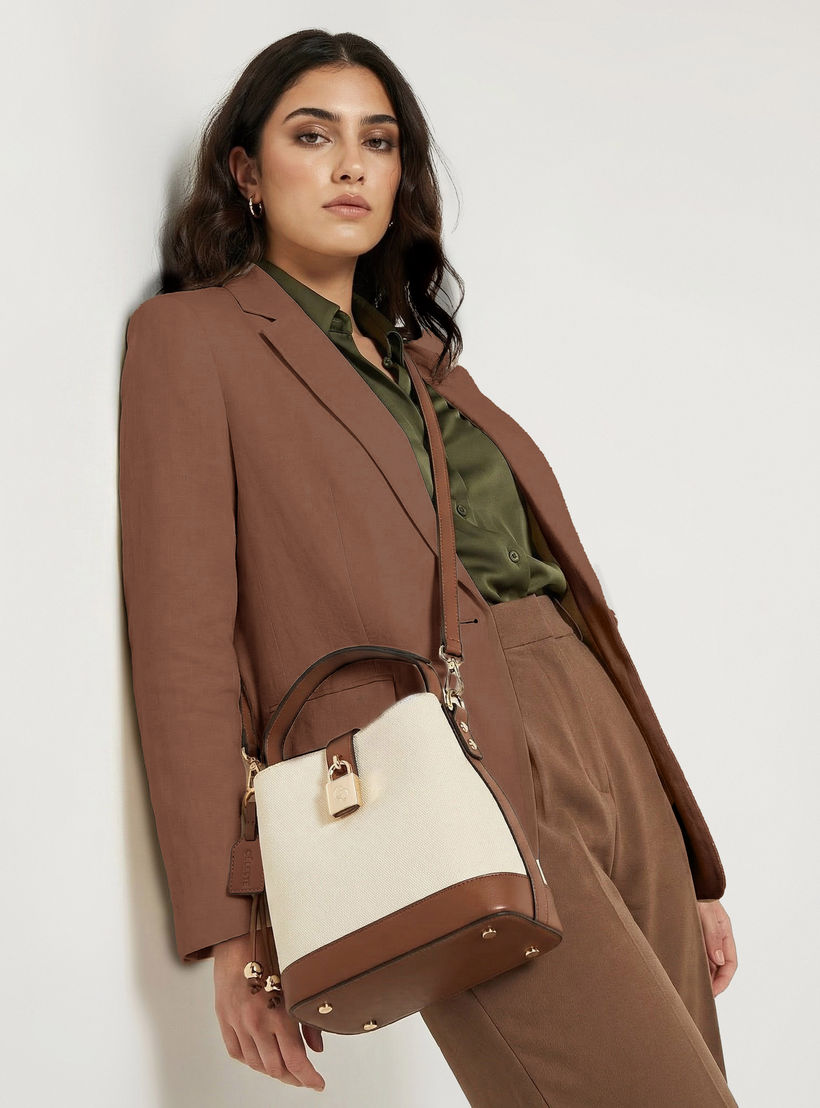 شنطة توتي بارزة الملمس بتفاصيل قفل من سيليست-women-bagsandwallets-handbags-image-2