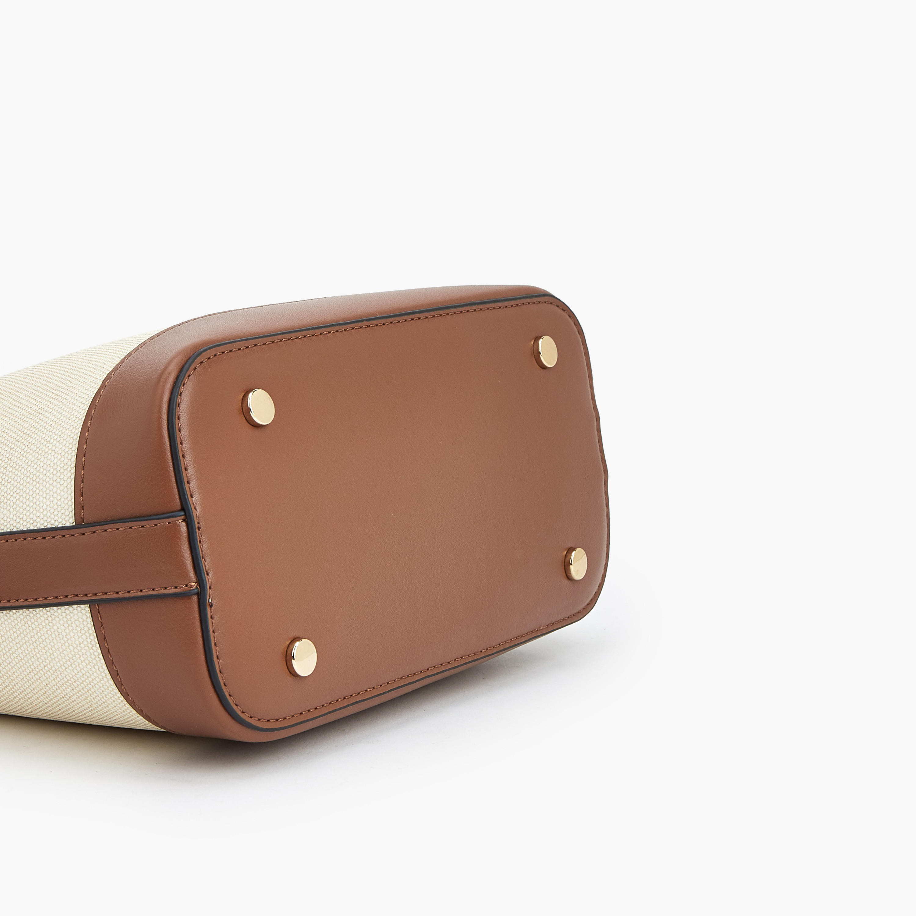 شنطة توتي بارزة الملمس بتفاصيل قفل من سيليست-women-bagsandwallets-handbags-image-7