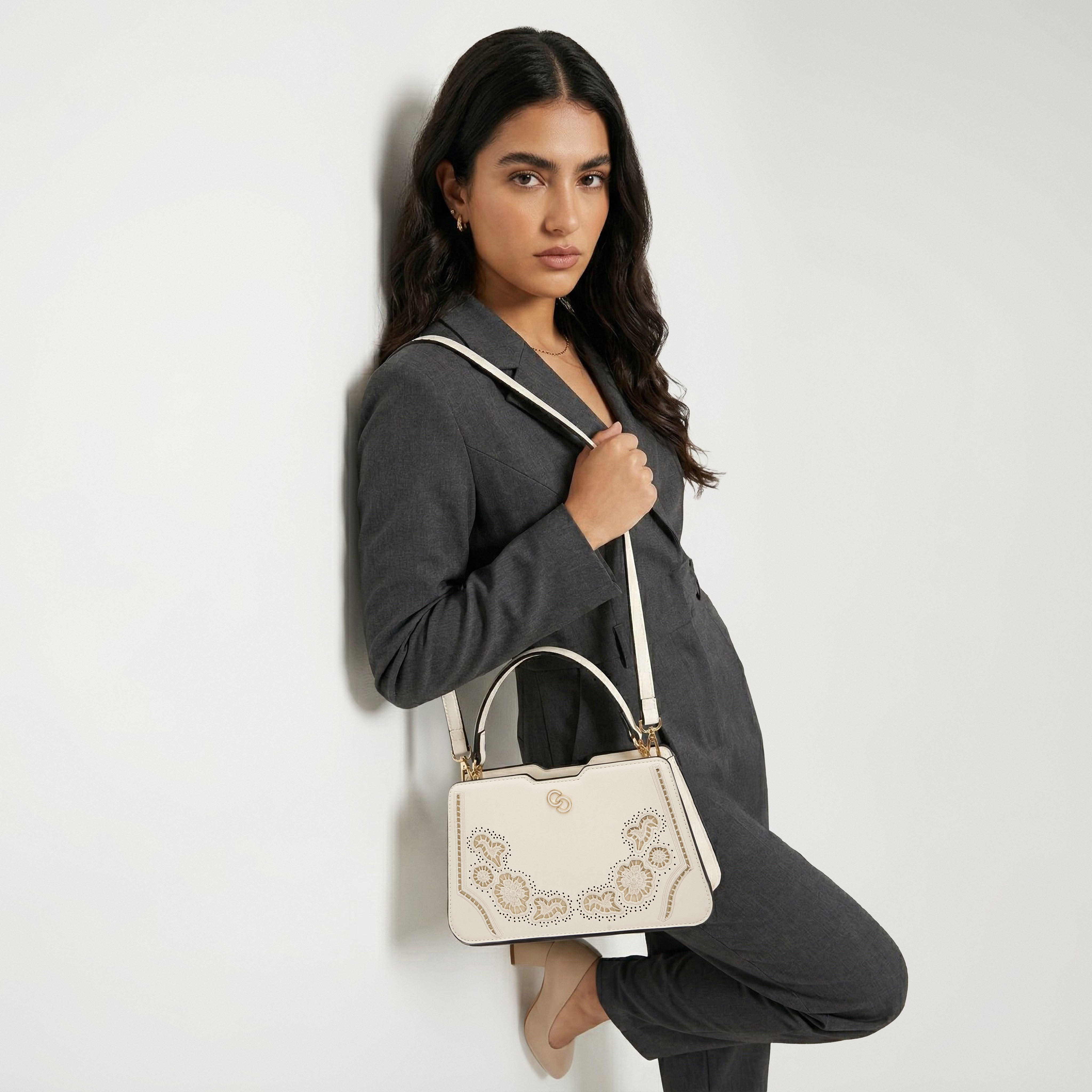 شنطة كتف بتصاميم مفرغة وحزام قابل للفصل من سيليست-women-bagsandwallets-handbags-image-8