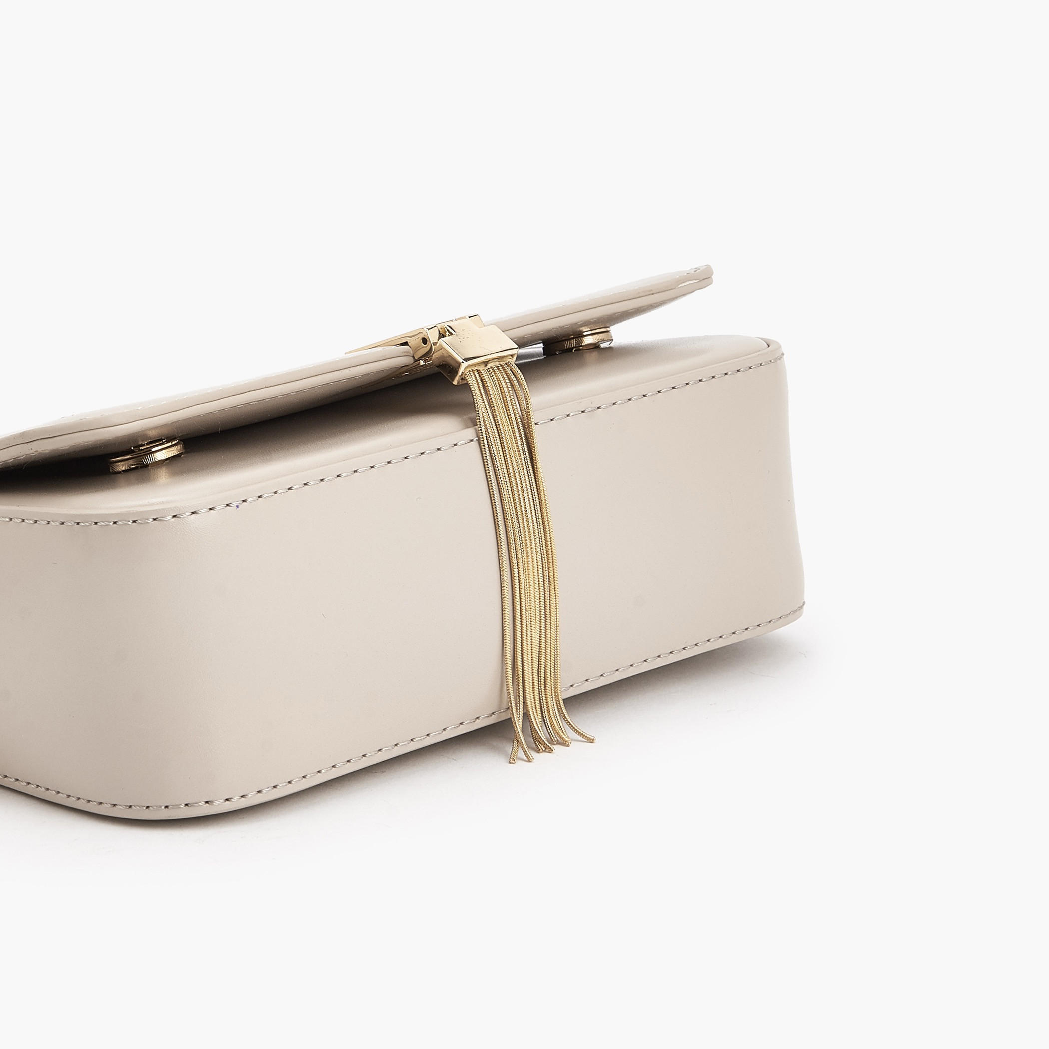 شنطة كروس بودي بحزام قابل للتعديل وشراشيب من سيليست-women-bagsandwallets-handbags-image-7