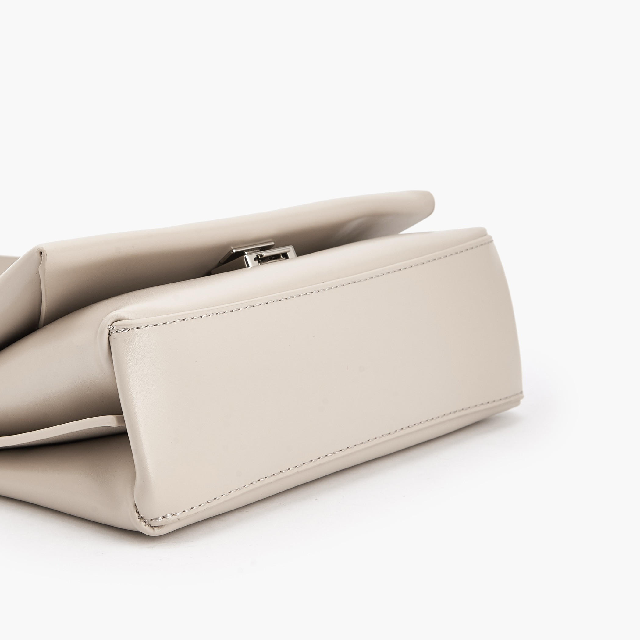 شنطة كتف بارزة الملمس بحزام سلسلة من سيليست-women-bagsandwallets-handbags-image-6