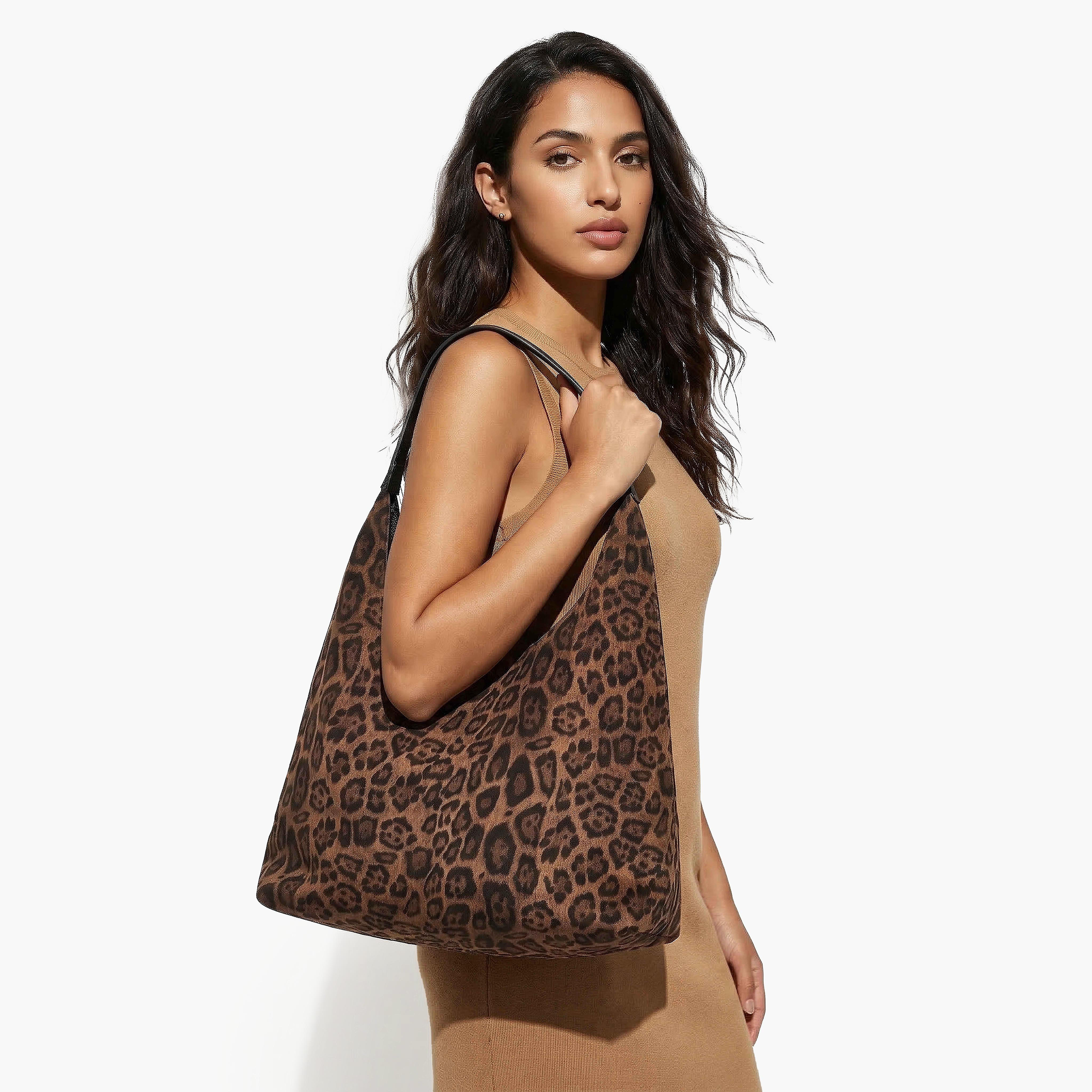 شنطة هوبو بارزة الملمس مع حزام من سيليست-women-bagsandwallets-handbags-image-2