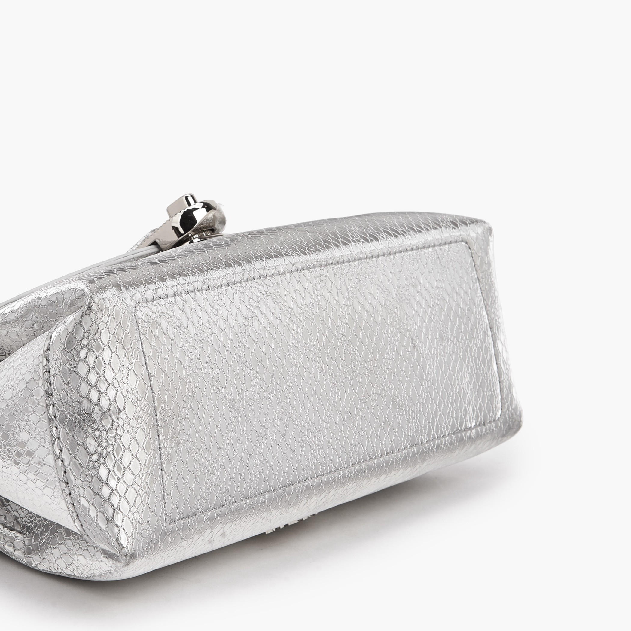 شنطة كروس بودي بارزة الملمس ميتاليك بقفل إغلاق ملتوي من بابريكا-women-bagsandwallets-handbags-image-4
