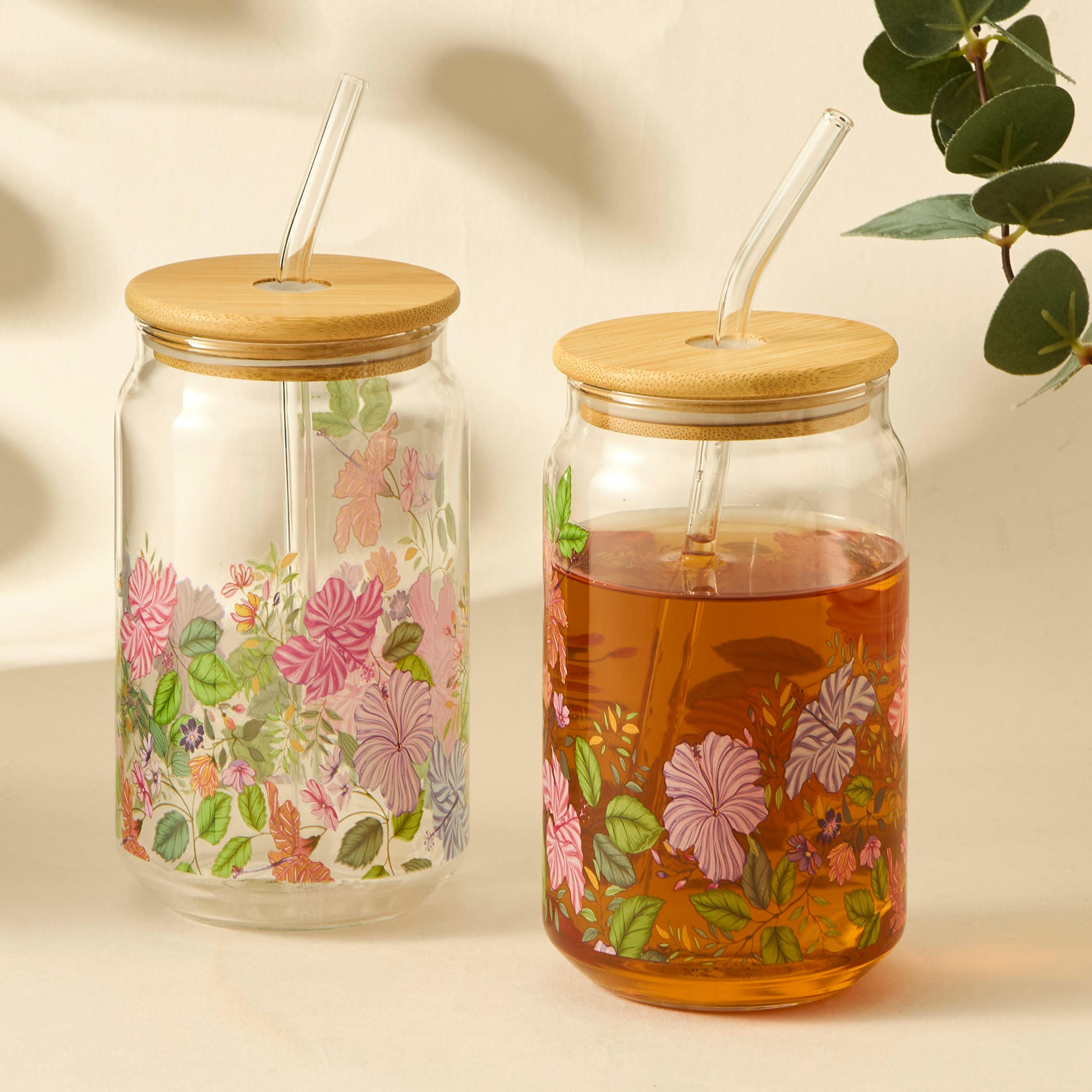 أكواب زجاج بطبعات أزهار وقشّة - طقم من قطعتين-household-dining-teaandcoffee-travelmugsandsippers-image-2