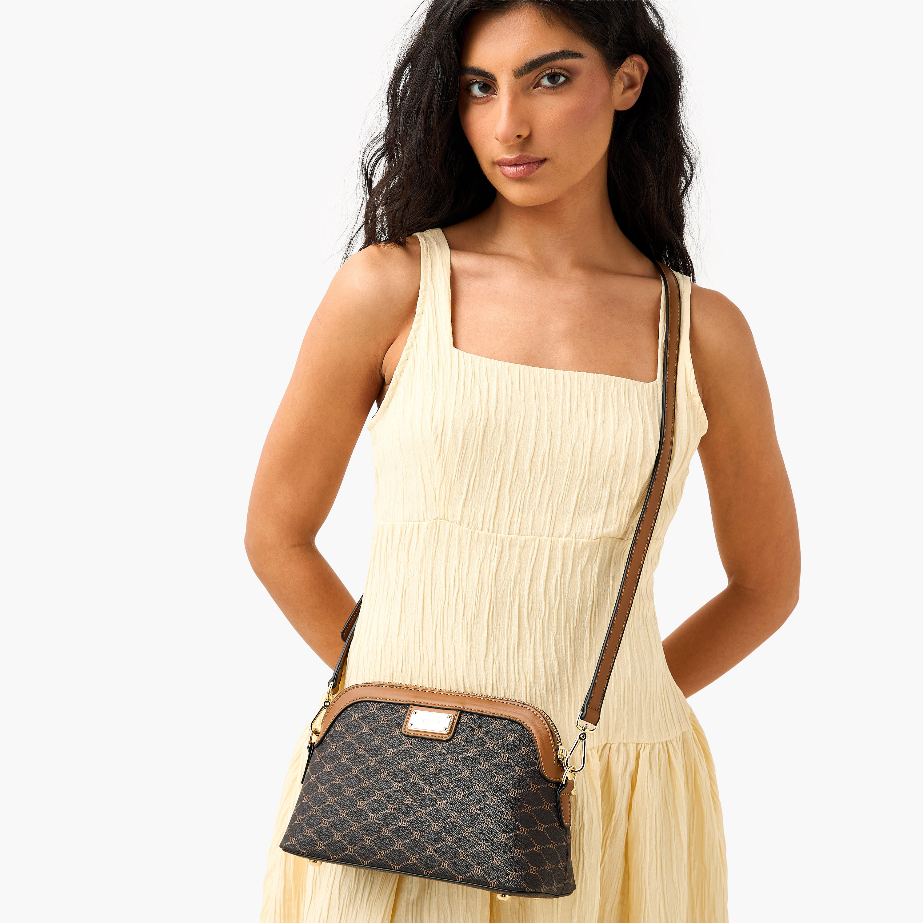 شنطة كروس بودي بحزام قابل للتعديل وطبعات مونوجرام من بيسي لندن-women-bagsandwallets-handbags-image-2