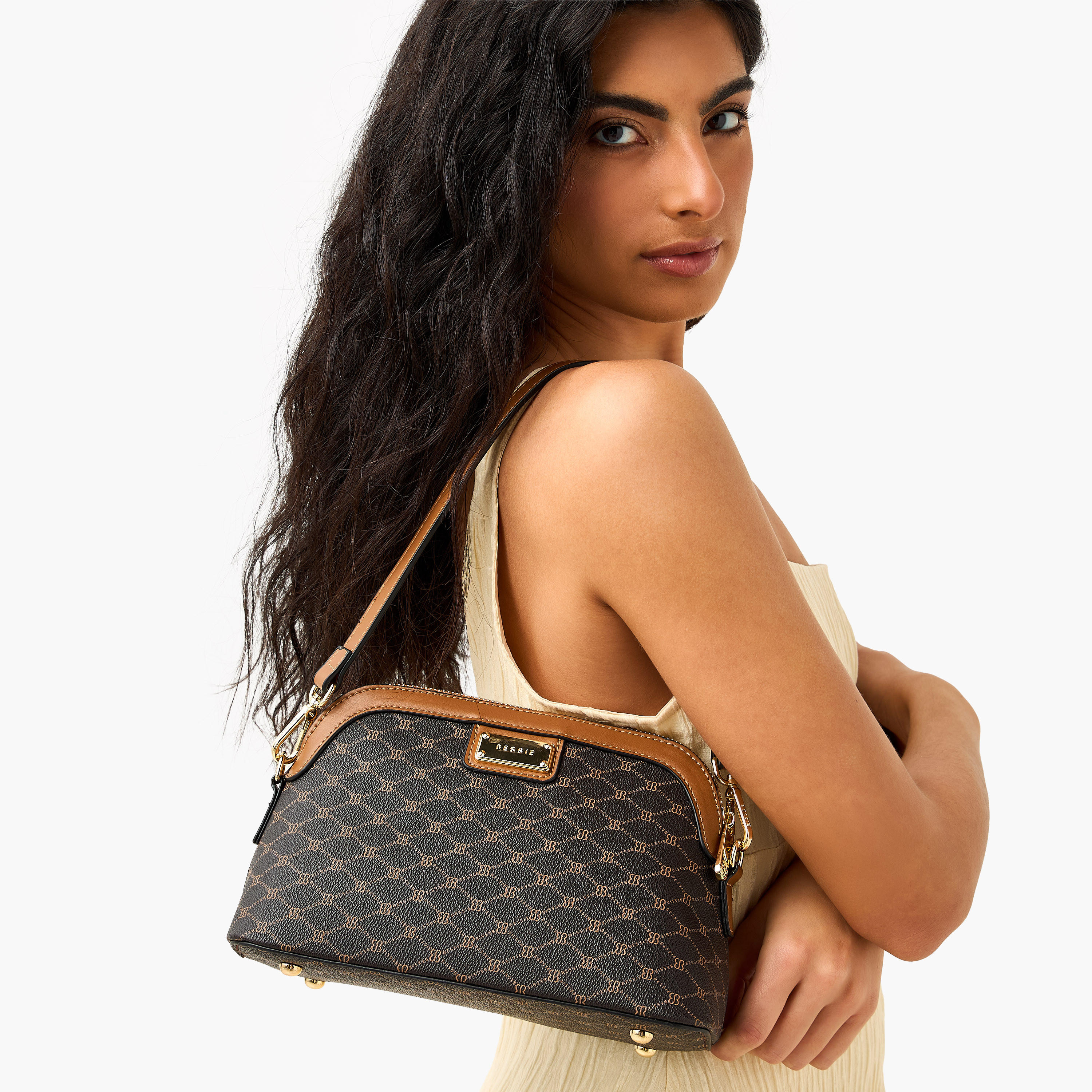 شنطة كروس بودي بحزام قابل للتعديل وطبعات مونوجرام من بيسي لندن-women-bagsandwallets-handbags-image-8
