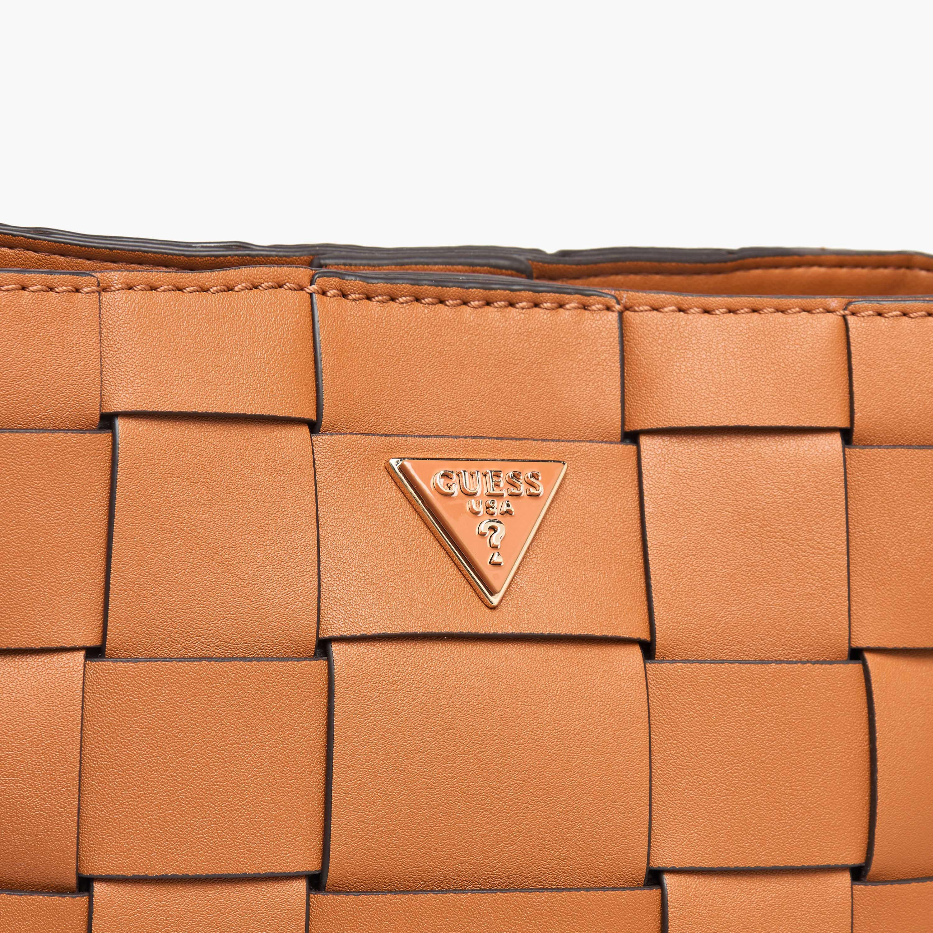 شنطة دلو بنسيج بارزة الملمس مع زر إغلاق مايلي من جيس-women-bagsandwallets-handbags-image-5