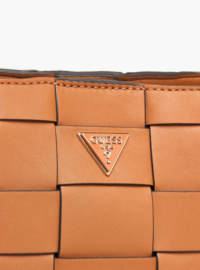 شنطة دلو بنسيج بارزة الملمس مع زر إغلاق مايلي من جيس-women-bagsandwallets-handbags-image-5