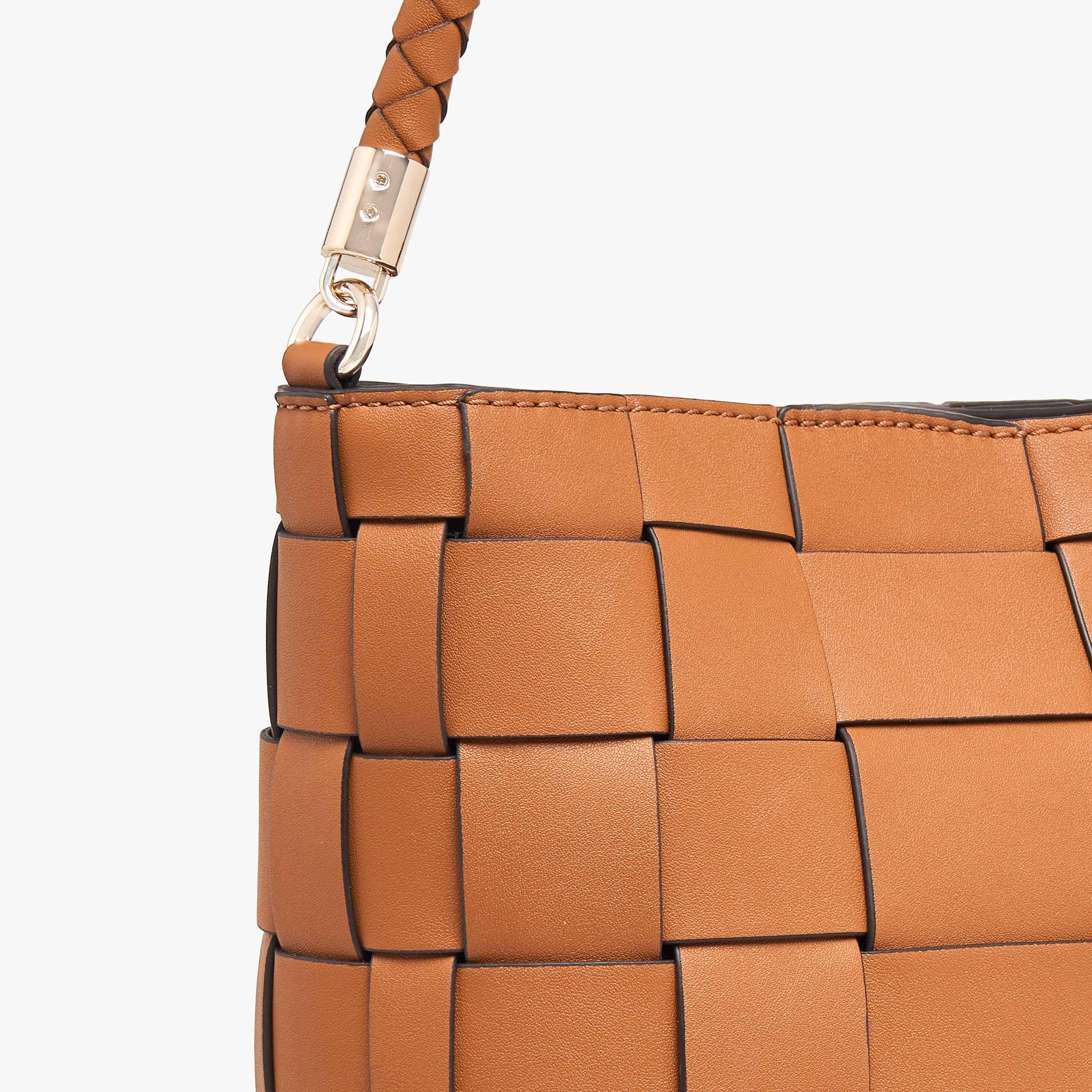شنطة دلو بنسيج بارزة الملمس مع زر إغلاق مايلي من جيس-women-bagsandwallets-handbags-image-6