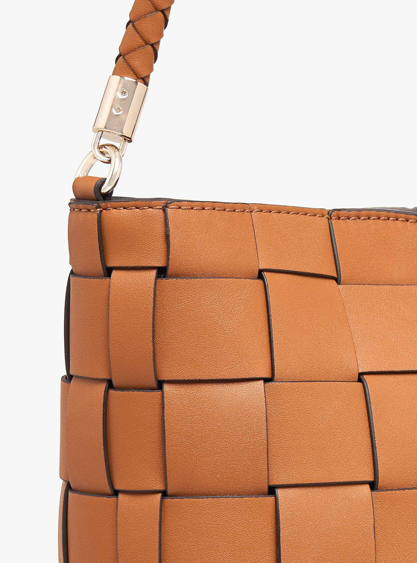 شنطة دلو بنسيج بارزة الملمس مع زر إغلاق مايلي من جيس-women-bagsandwallets-handbags-image-6