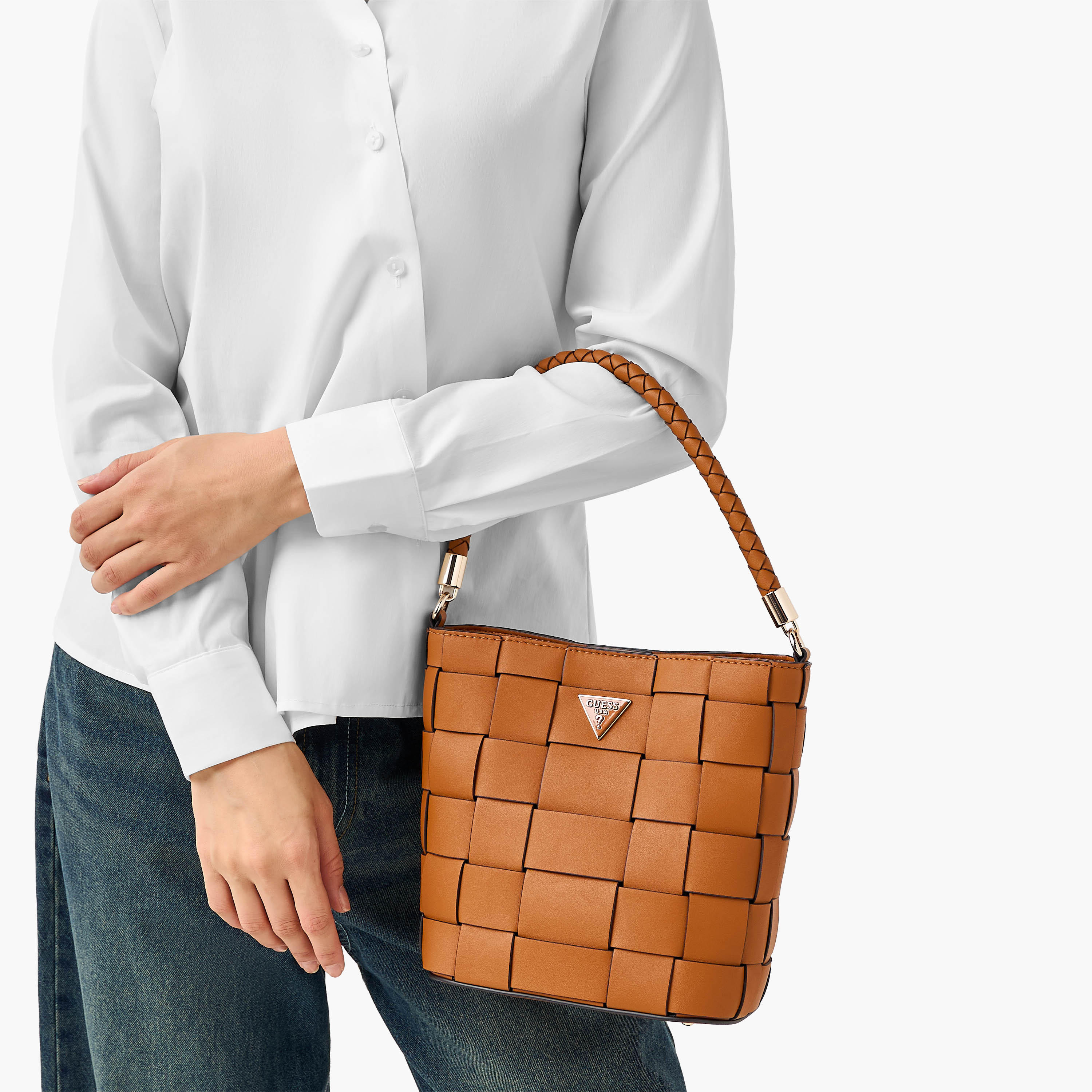 شنطة دلو بنسيج بارزة الملمس مع زر إغلاق مايلي من جيس-women-bagsandwallets-handbags-image-2