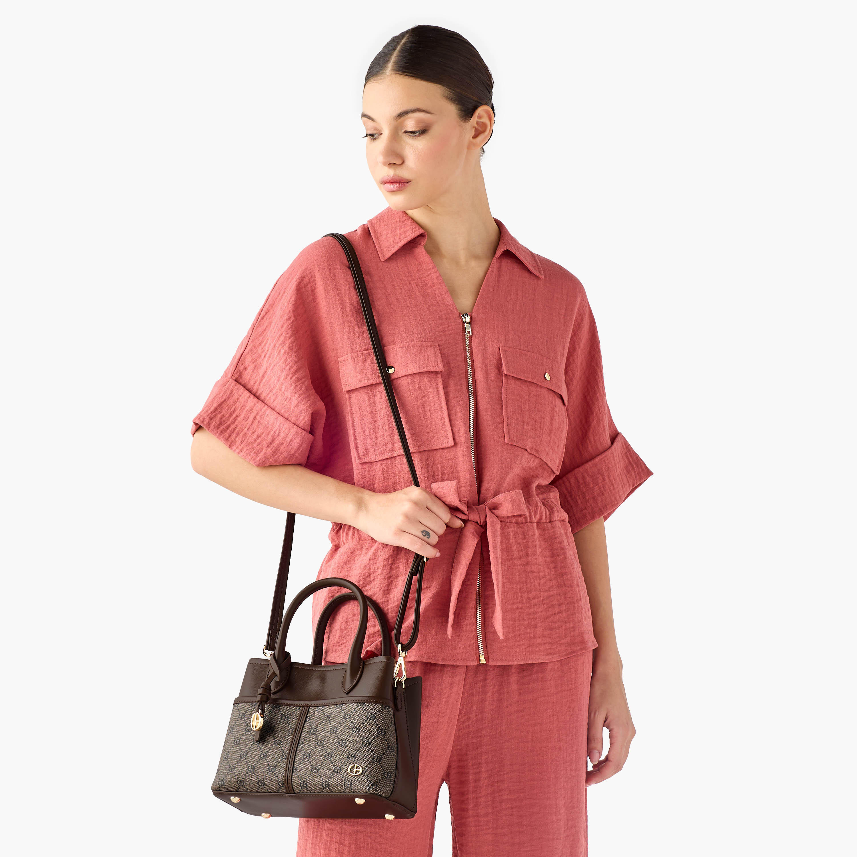 شنطة توت بطبعات مع محفظة من كريسبيلا-women-bagsandwallets-handbags-image-2