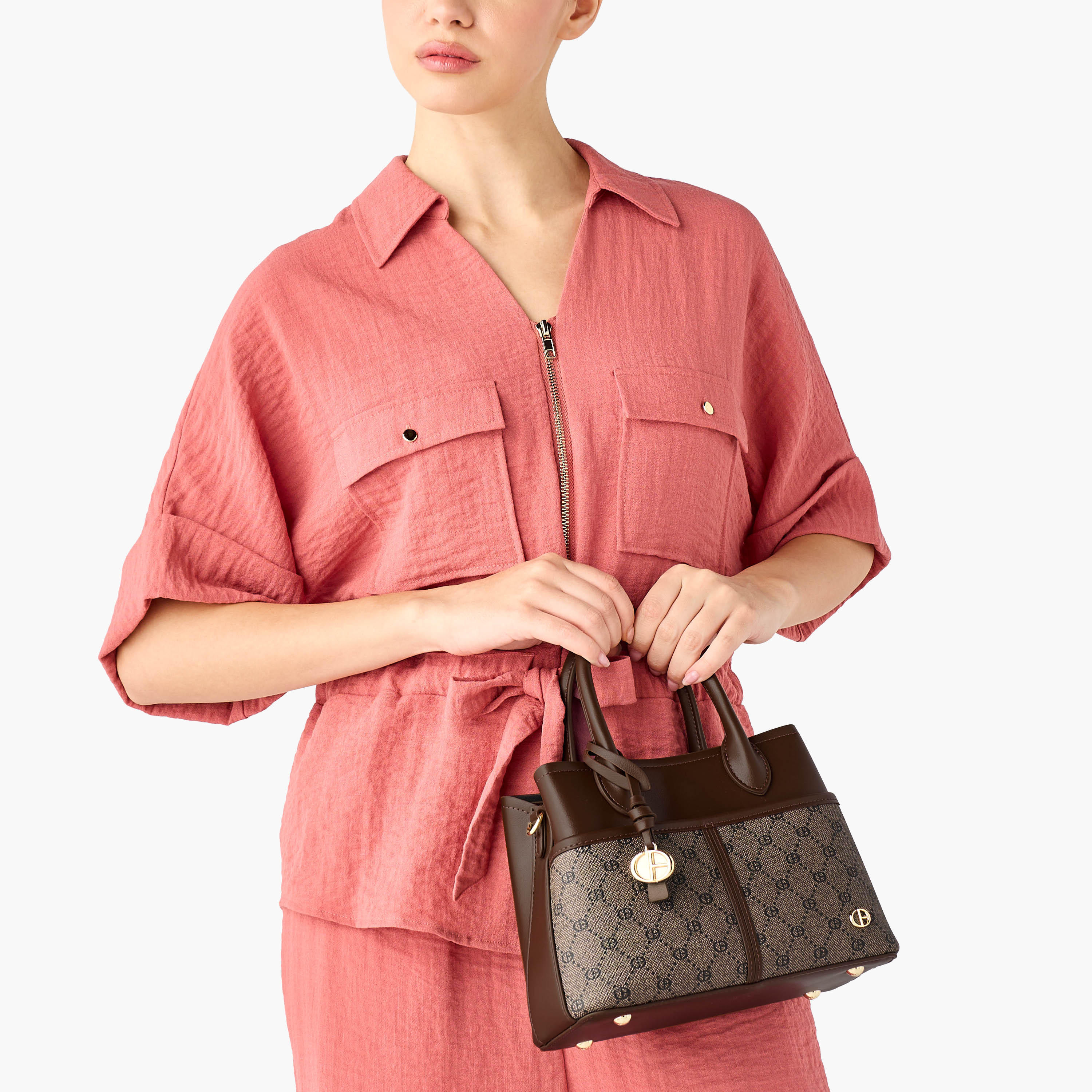 شنطة توت بطبعات مع محفظة من كريسبيلا-women-bagsandwallets-handbags-image-4