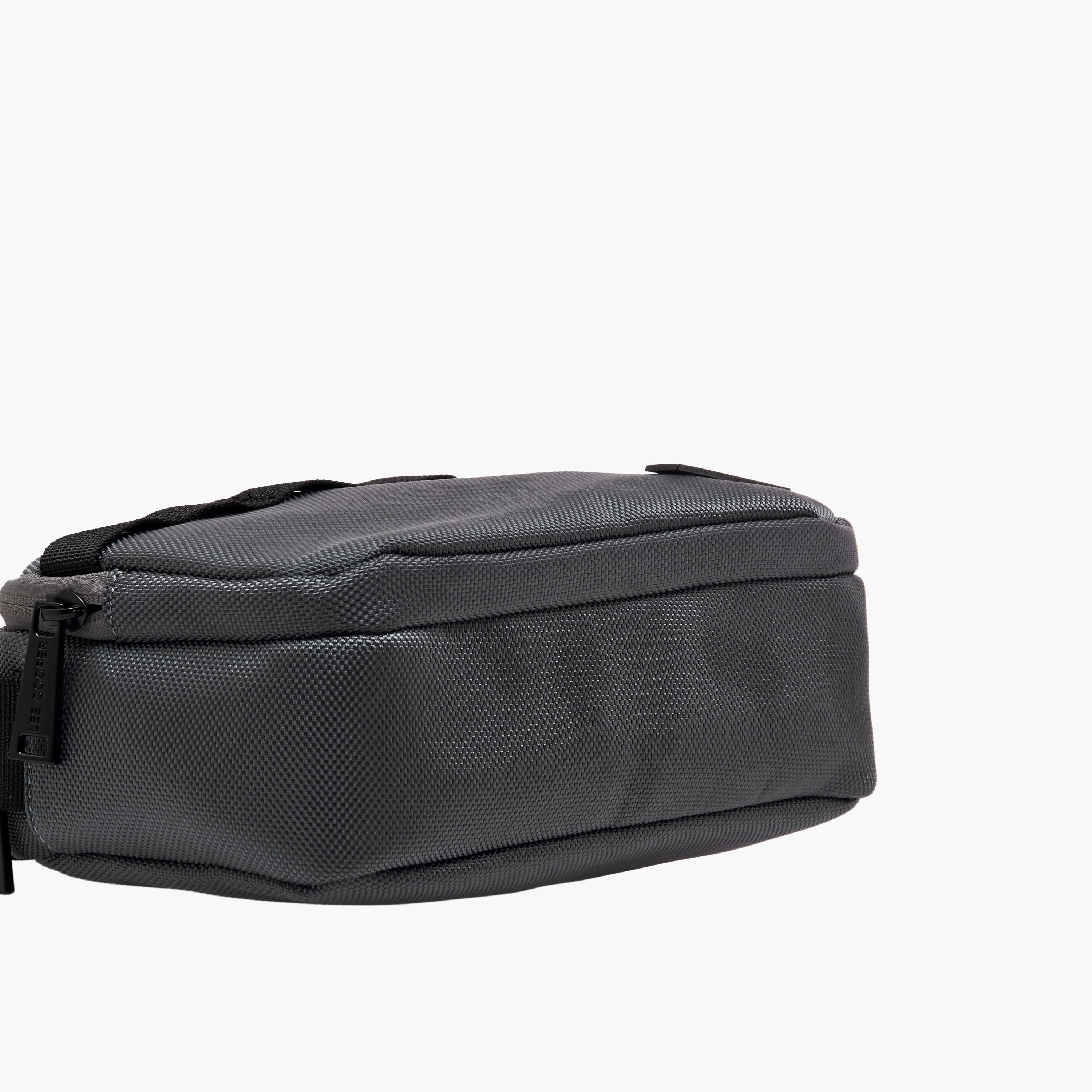 شنطة كروس بودي بارزة الملمس للرجال من لي كوبر-men-bags-image-2