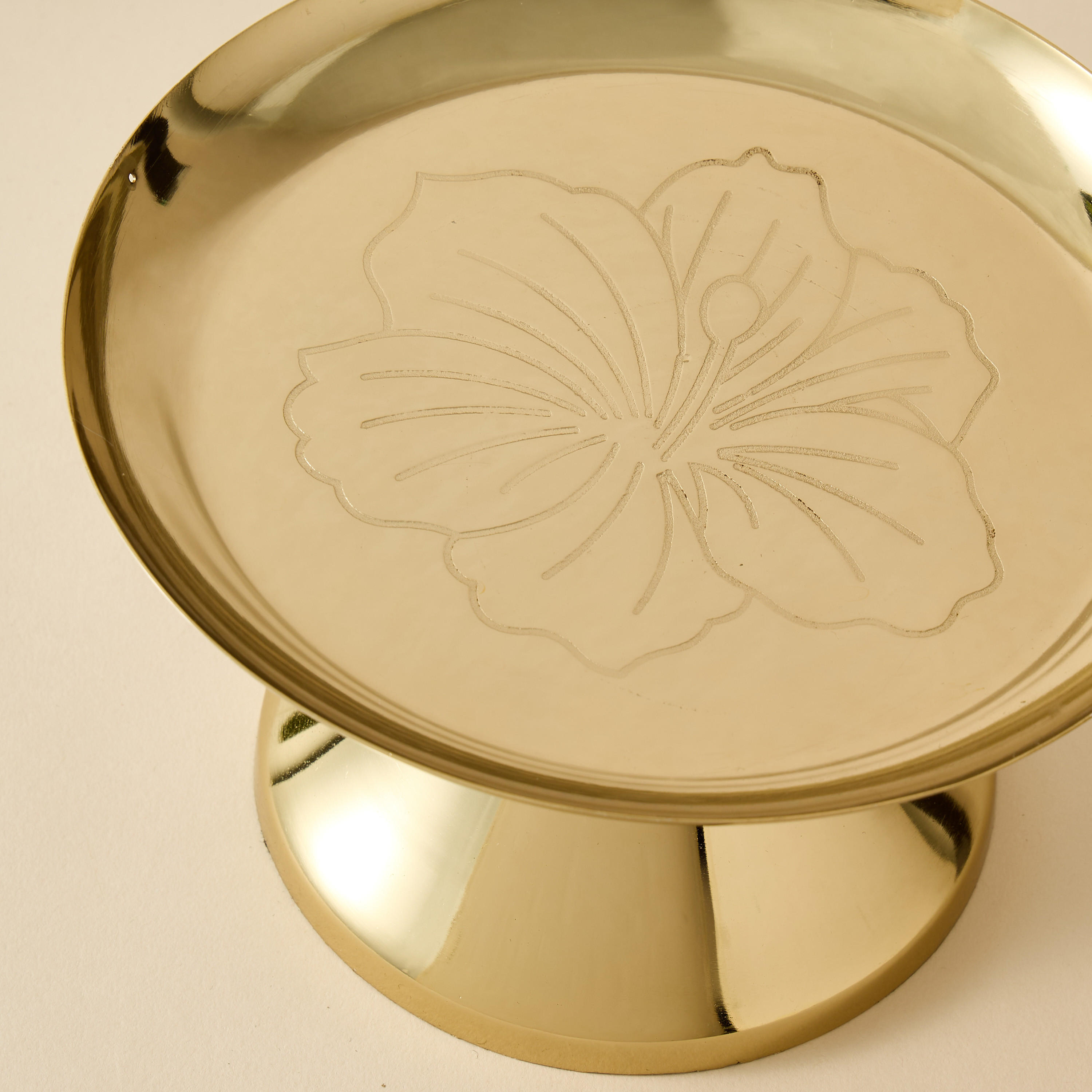 Hibiscus Embossed Metal Cake Stand - 20x12 cms-household-dining-serveware-cakestands-image-3