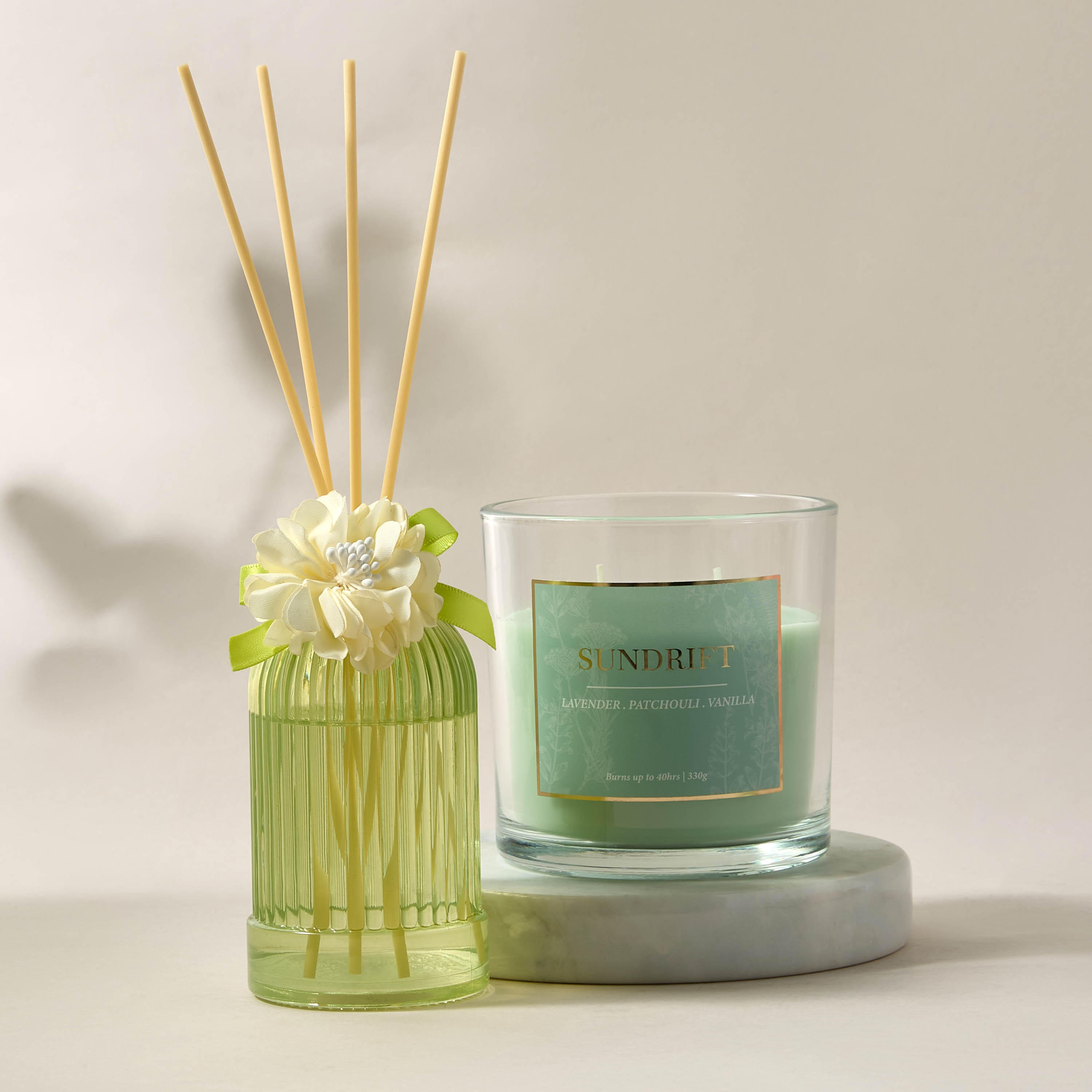 Aura Luxe Jar Candle 330gms Sundrift- Green-household-homefragrance-candles-image-5