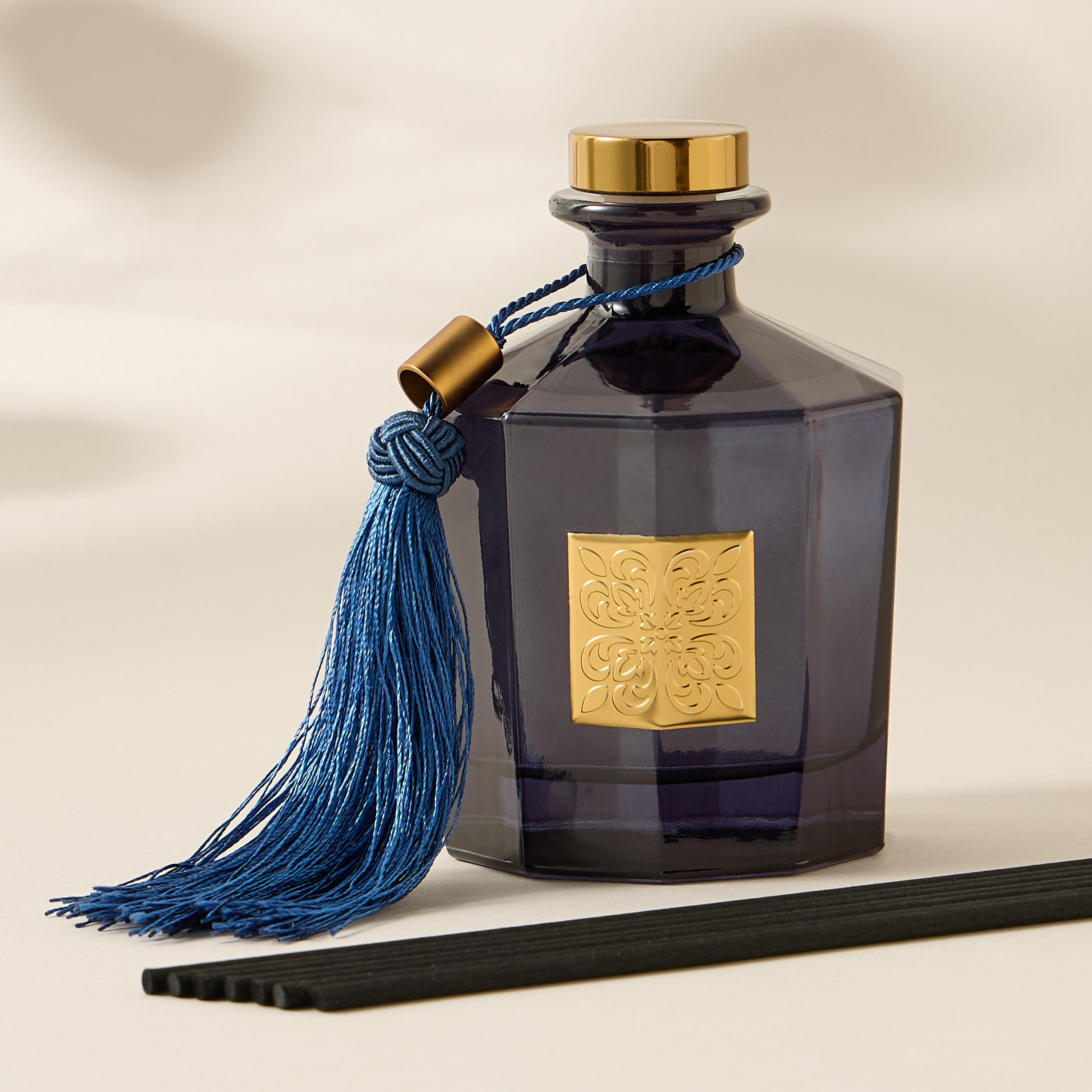 Scent.d London Imperial Essence Saffron Bloom Reed Diffuser - 250 ml-household-homefragrance-reeddiffusers-image-2