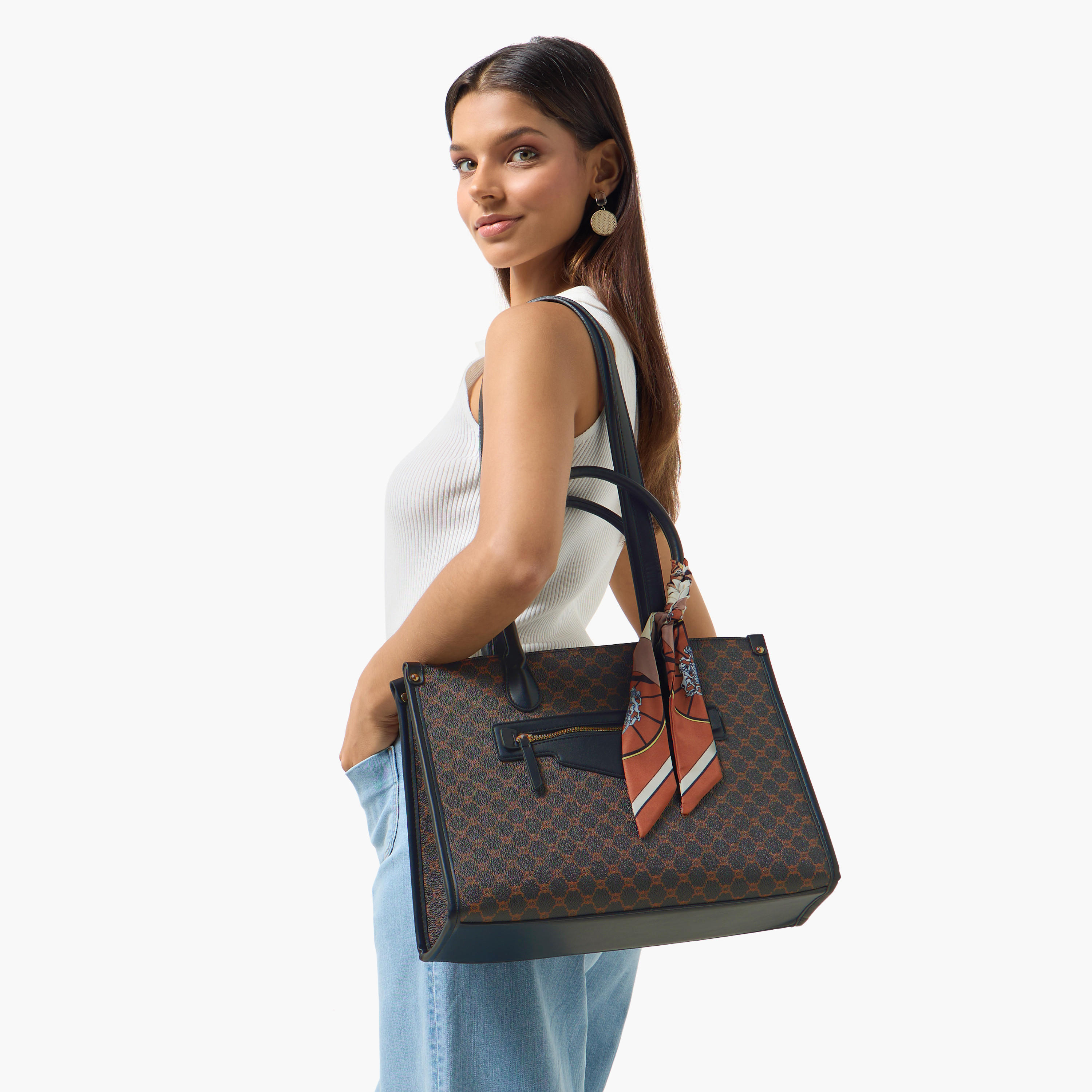 شنطة توتي بوشاح وطبعات مونوجرام توم من أدور-women-bagsandwallets-handbags-image-2