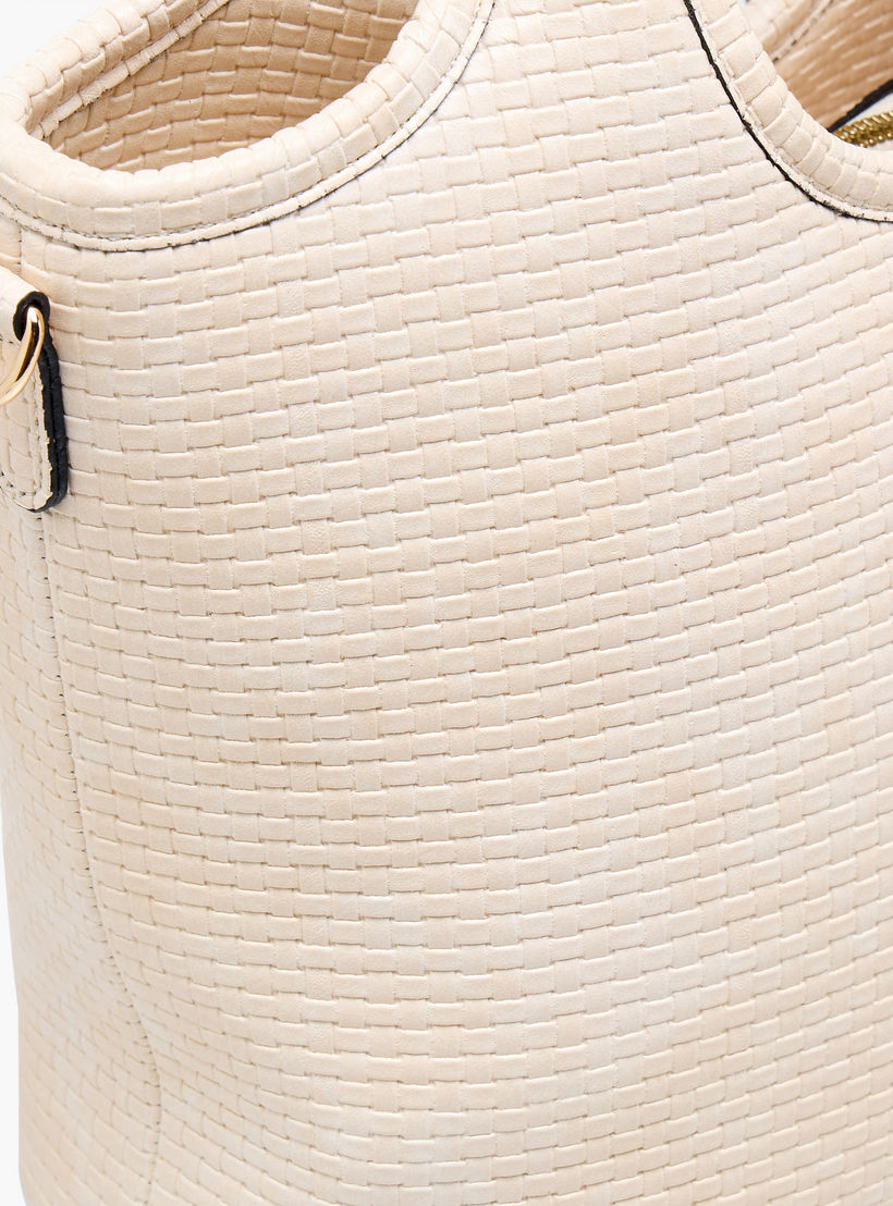 شنطة هوبو بارزة الملمس مع دلاية حصان هزاز من ساشا توم-women-bagsandwallets-handbags-image-6