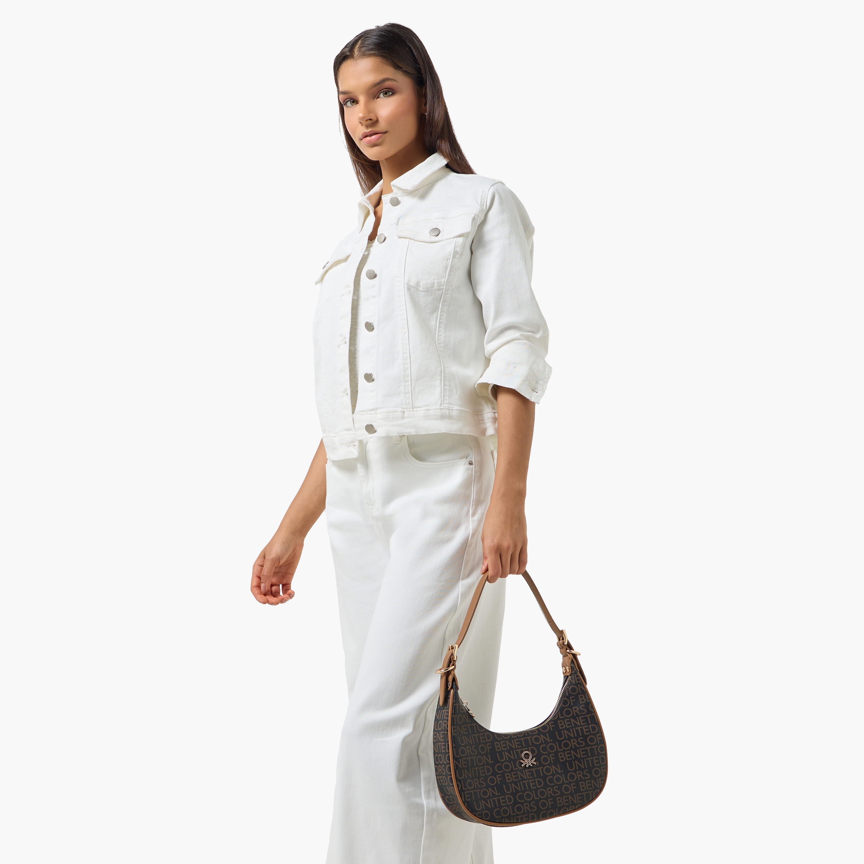 شنطة باجيت بطبعات مونوجرام وسحّاب إغلاق من يونايتد كولورز أوف بينيتون-women-bagsandwallets-handbags-image-2