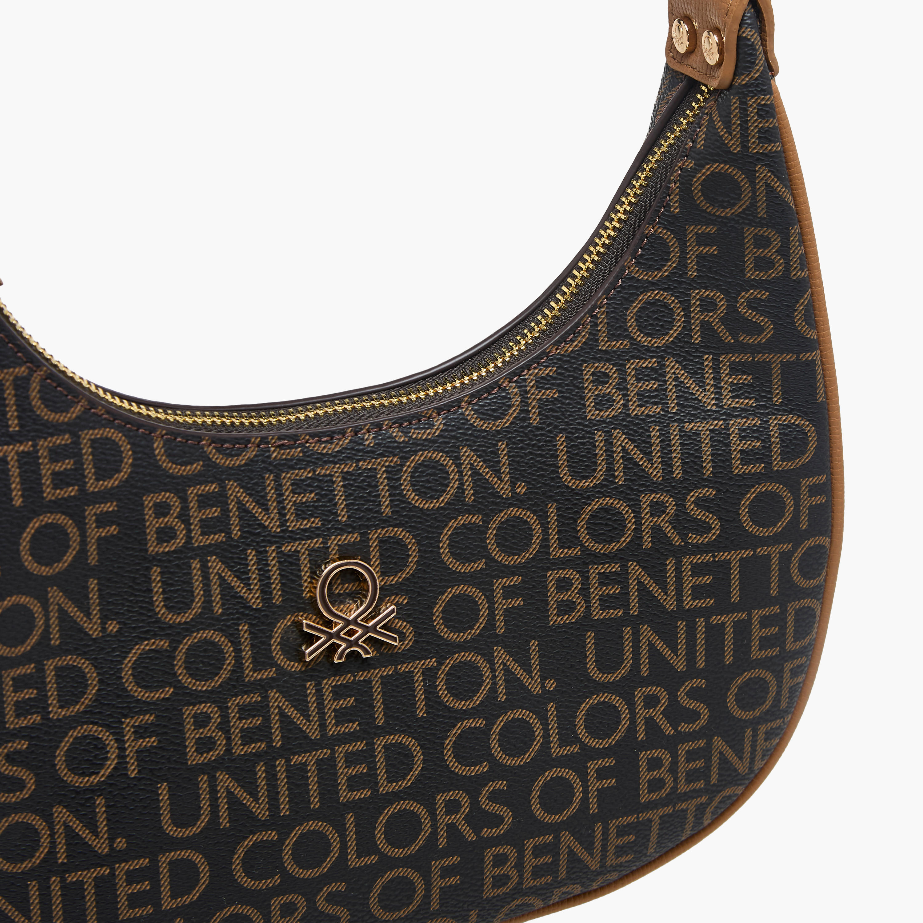 شنطة باجيت بطبعات مونوجرام وسحّاب إغلاق من يونايتد كولورز أوف بينيتون-women-bagsandwallets-handbags-image-5